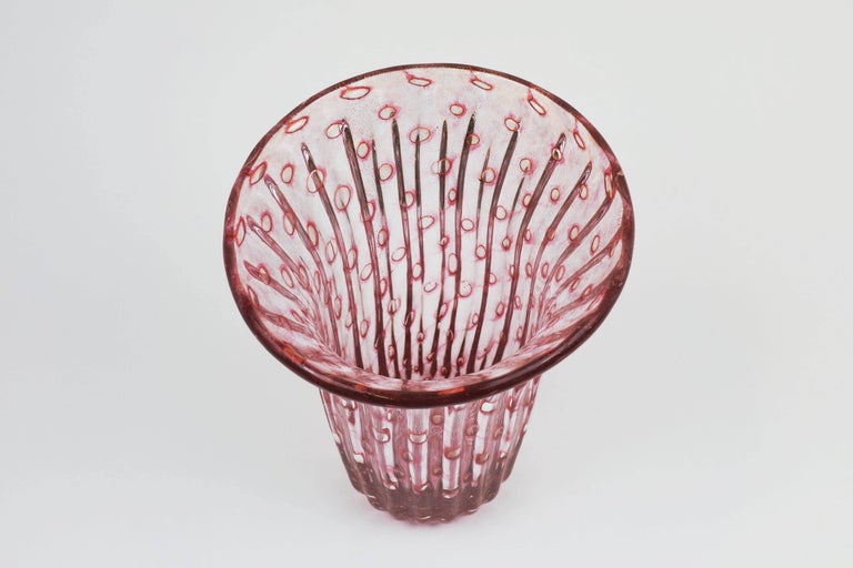 Handblown Fluted Murano Glass Vase by Fratelli Toso, Murano, Italy, 1950s In Good Condition For Sale In Vienna, AT