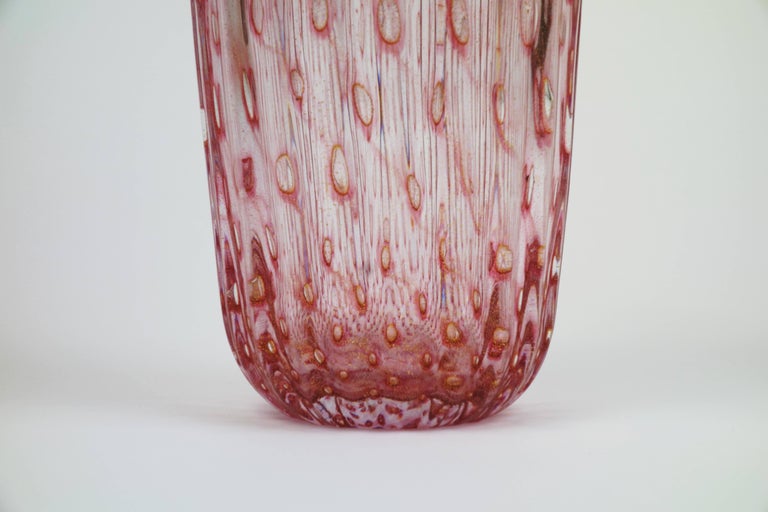 Mid-20th Century Handblown Fluted Murano Glass Vase by Fratelli Toso, Murano, Italy, 1950s For Sale
