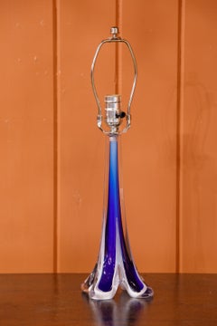Lampe de table en verre soufflé à la main de couleur cobalt et blanche