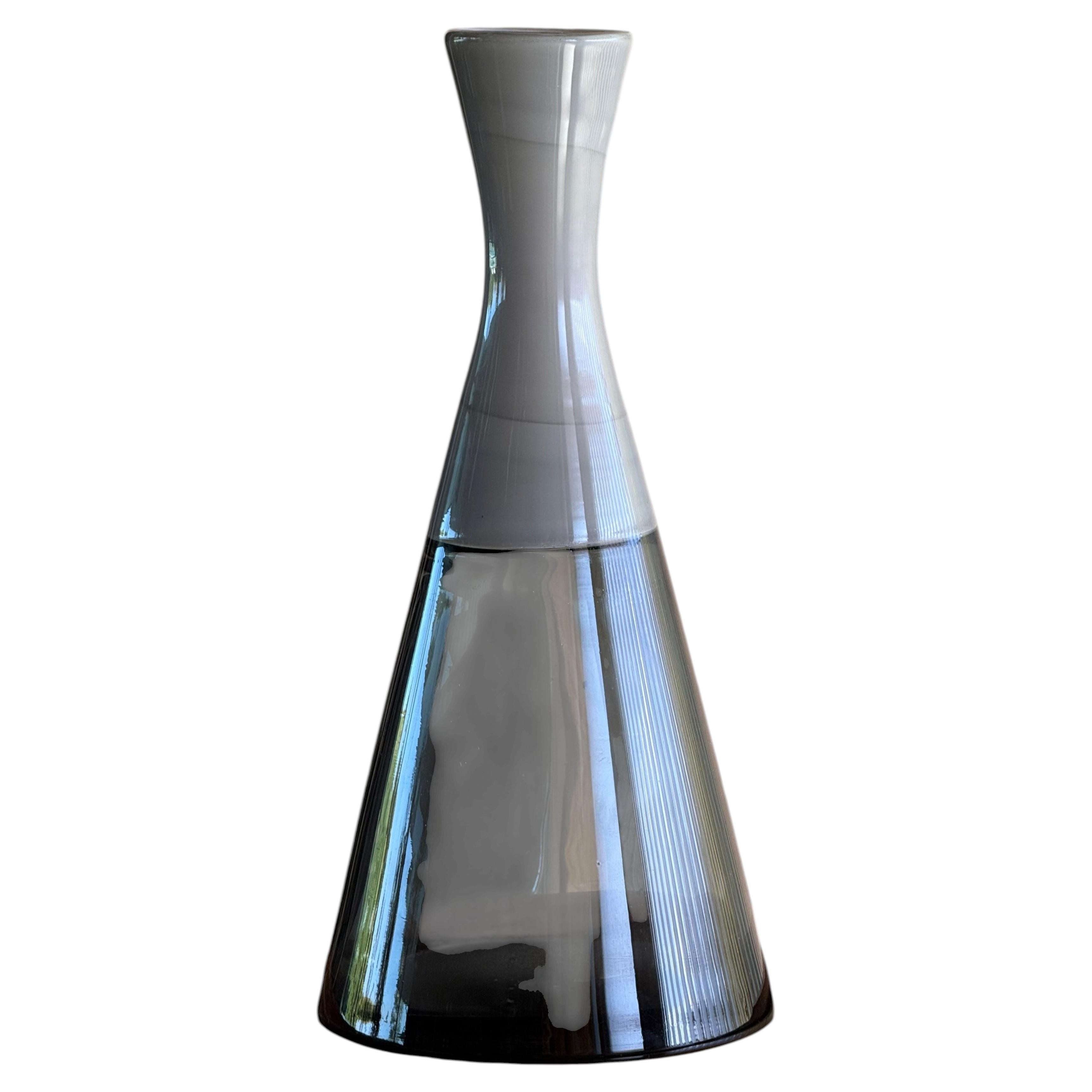 Grand vase en verre soufflé à la main, bicolore gris, XXe siècle