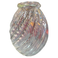 Vase en verre soufflé à la bouche avec design en spirale