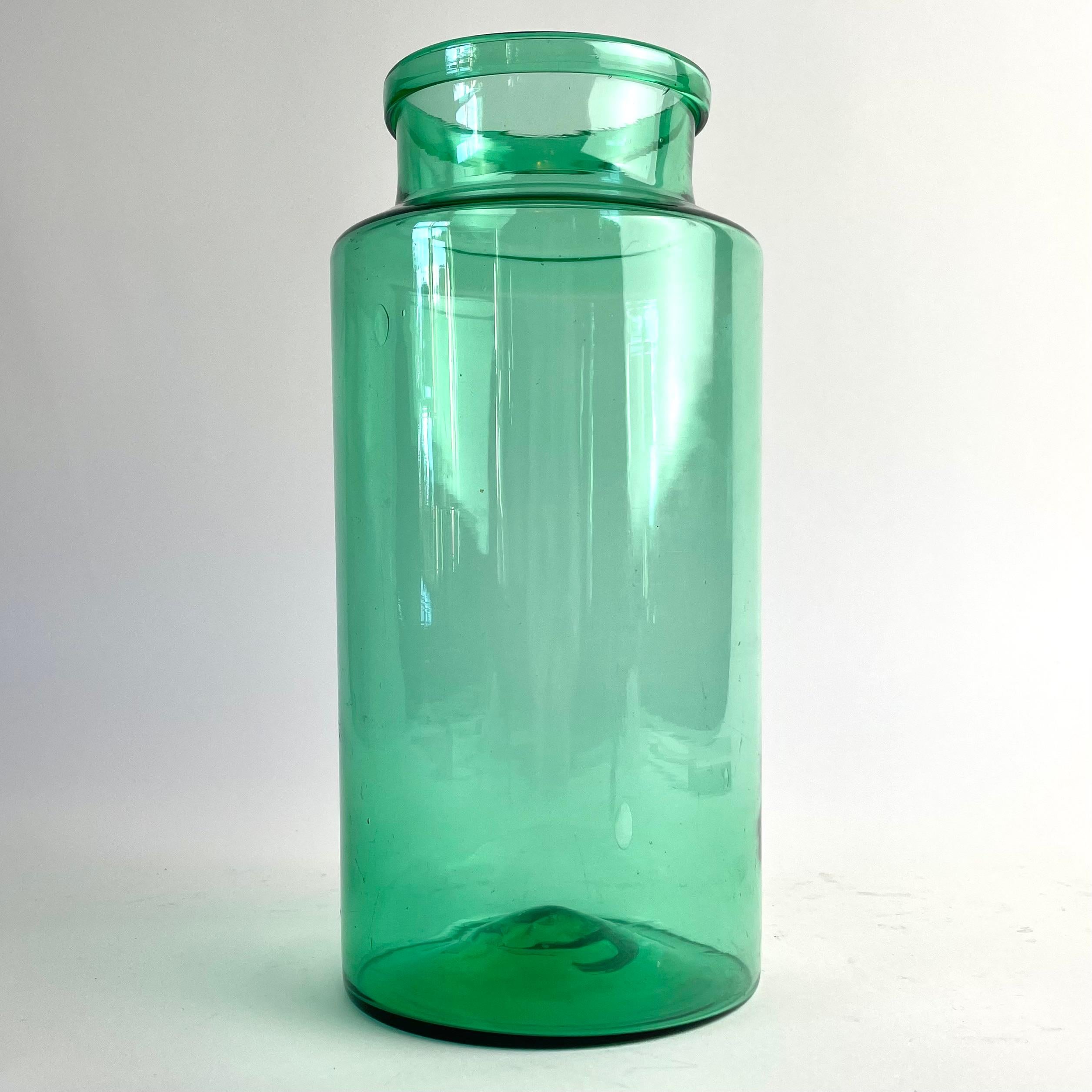 Svedese Vaso di vetro verde soffiato a mano, periodo gustaviano in vendita