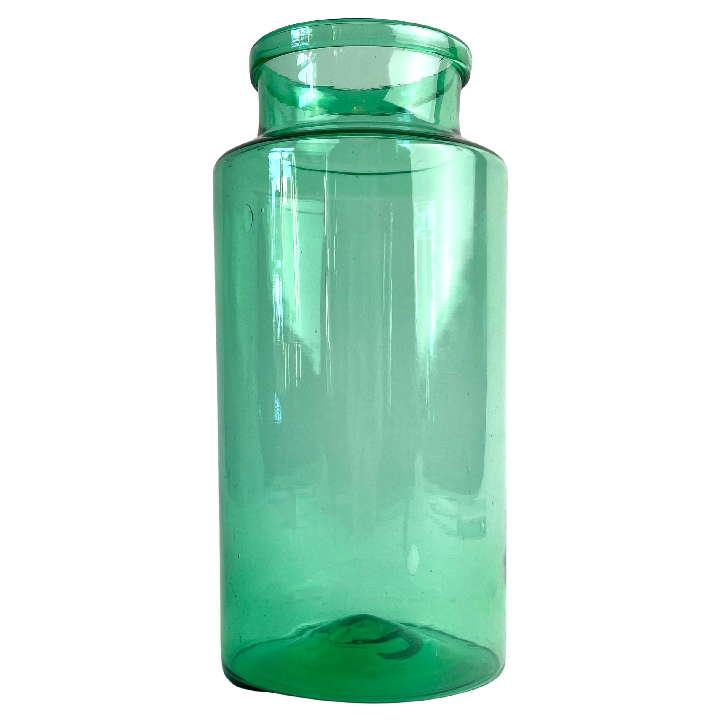 Vaso di vetro verde soffiato a mano, periodo gustaviano in vendita