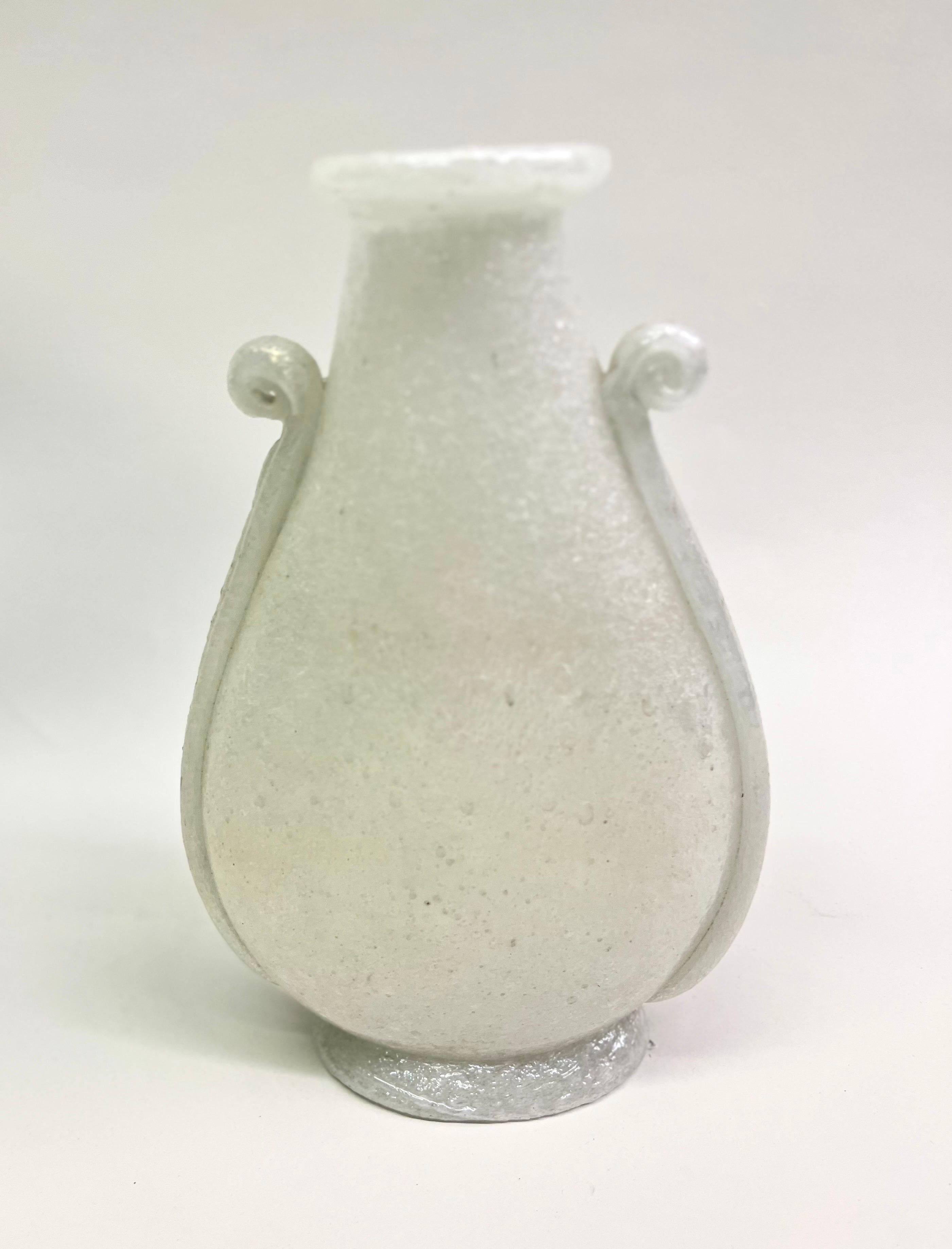 Elegant, Italian Mid-century, hand blown Murano Amphora form, glass vase in the Modern Neoclassical style designed by Napoleone Martinuzzi for Venini, circa 1930. This rare piece has a pure form and lines and is executed in ice 