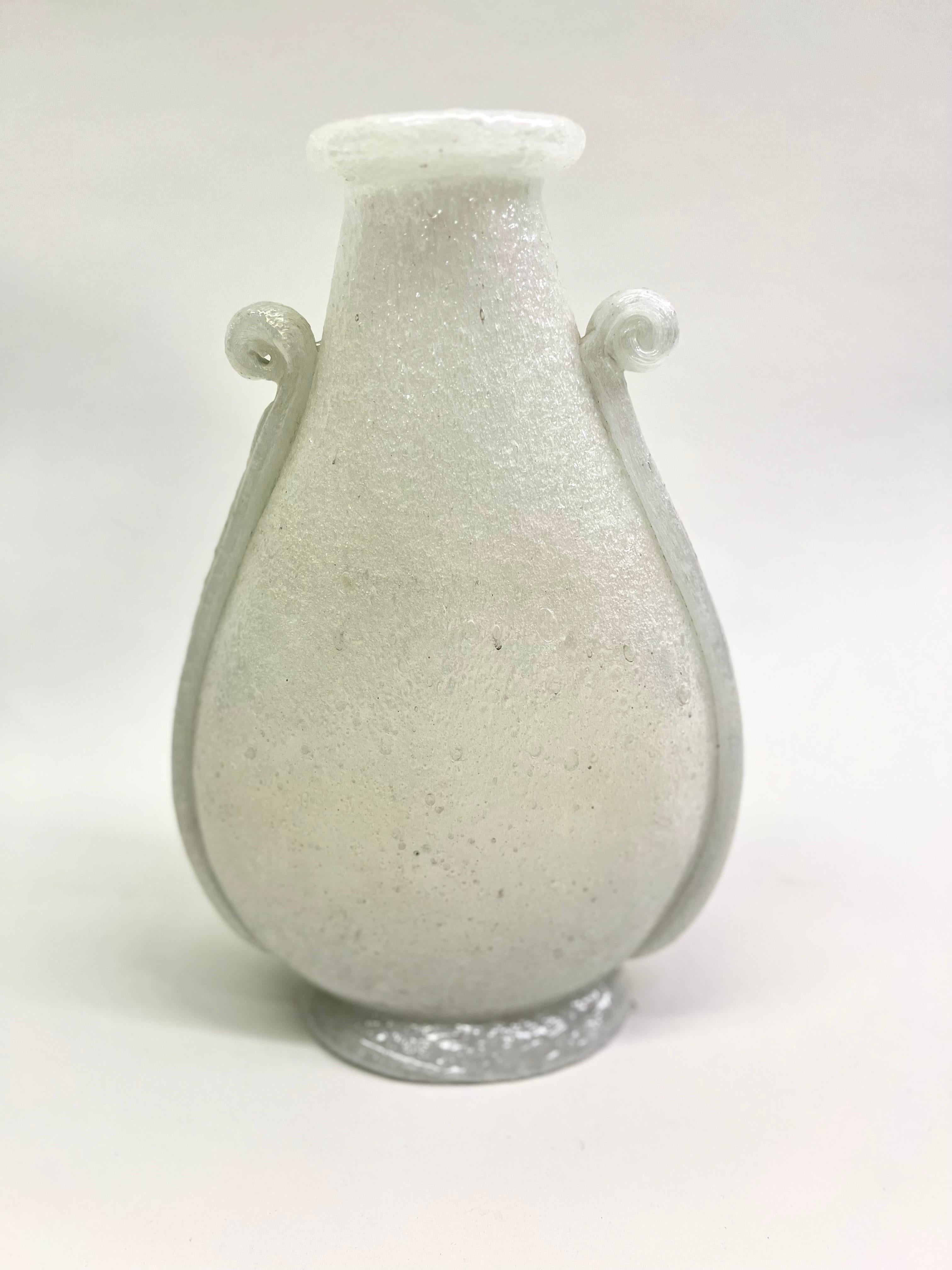 Mid-Century Modern Vase italien du milieu du siècle dernier en verre de Murano soufflé à la main par Napoleone Martinuzzi & Venini en vente