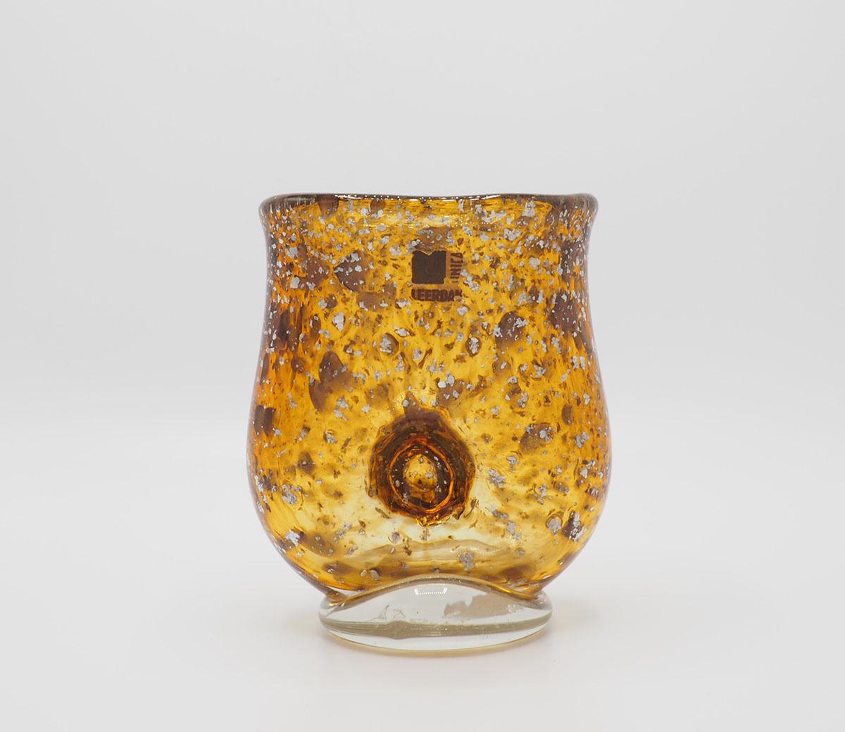 Vase en verre UNICA de l'artiste verrier néerlandais A.D. Copieur pour glasfabriek Leerdam
UNICA M série 167 fabriquée en 1931-1932.
A.D, Copeir est le plus grand artiste verrier que les Pays-Bas aient eu et a vécu de 1901 à 1991.
Ce vase soufflé à