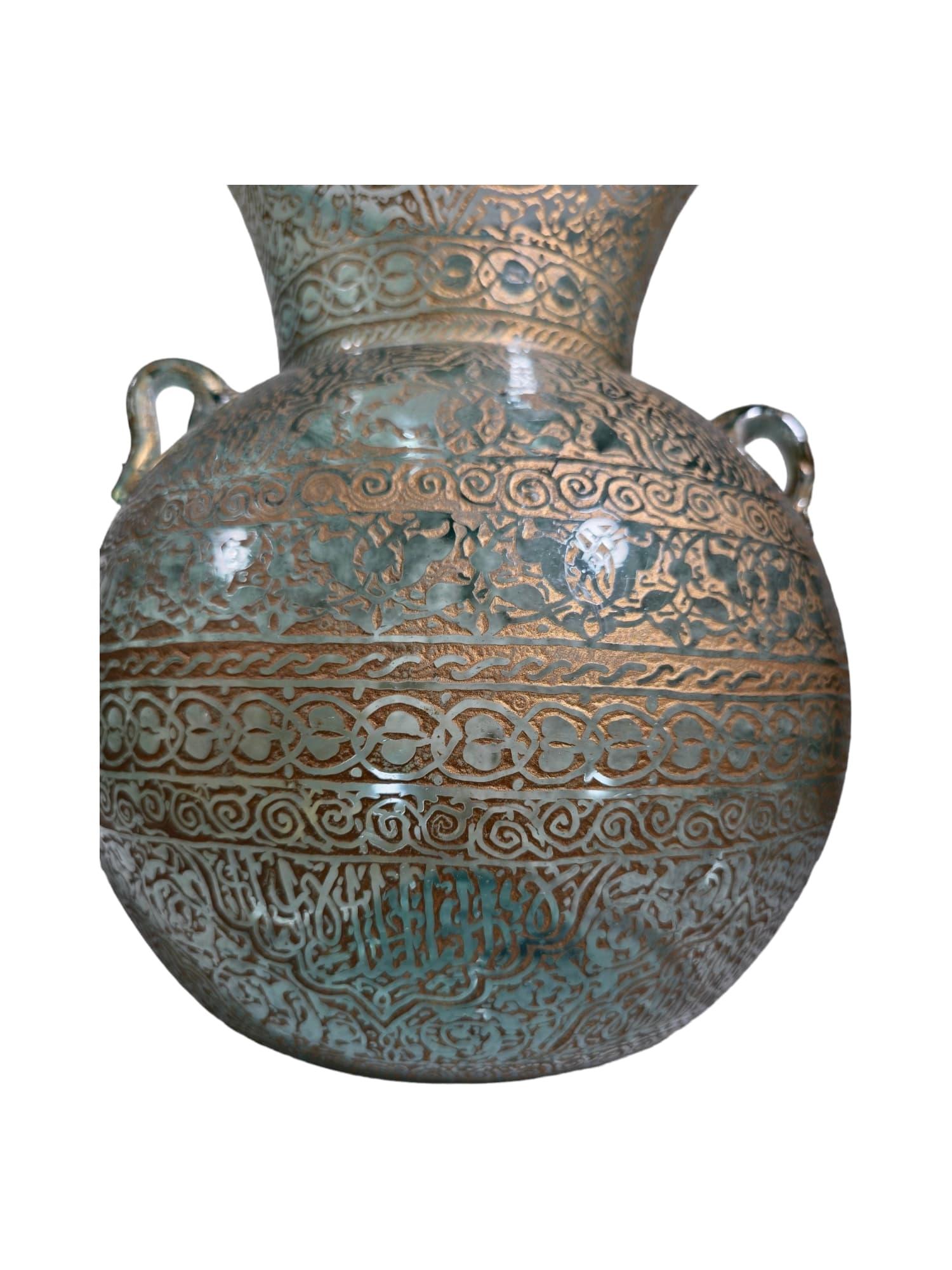 Fin du XIXe siècle Lampe en verre mosqué soufflé à la main de style Mameluke, dorée de calligraphie arabe en vente