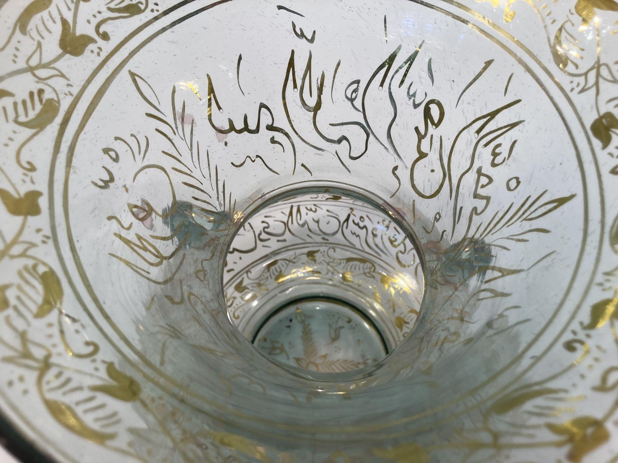 Handgeblasene Moskenglaslampe aus Moscheeglas im Mameluke-Stil, vergoldet mit arabischer Kalligrafie im Zustand „Gut“ im Angebot in North Hollywood, CA