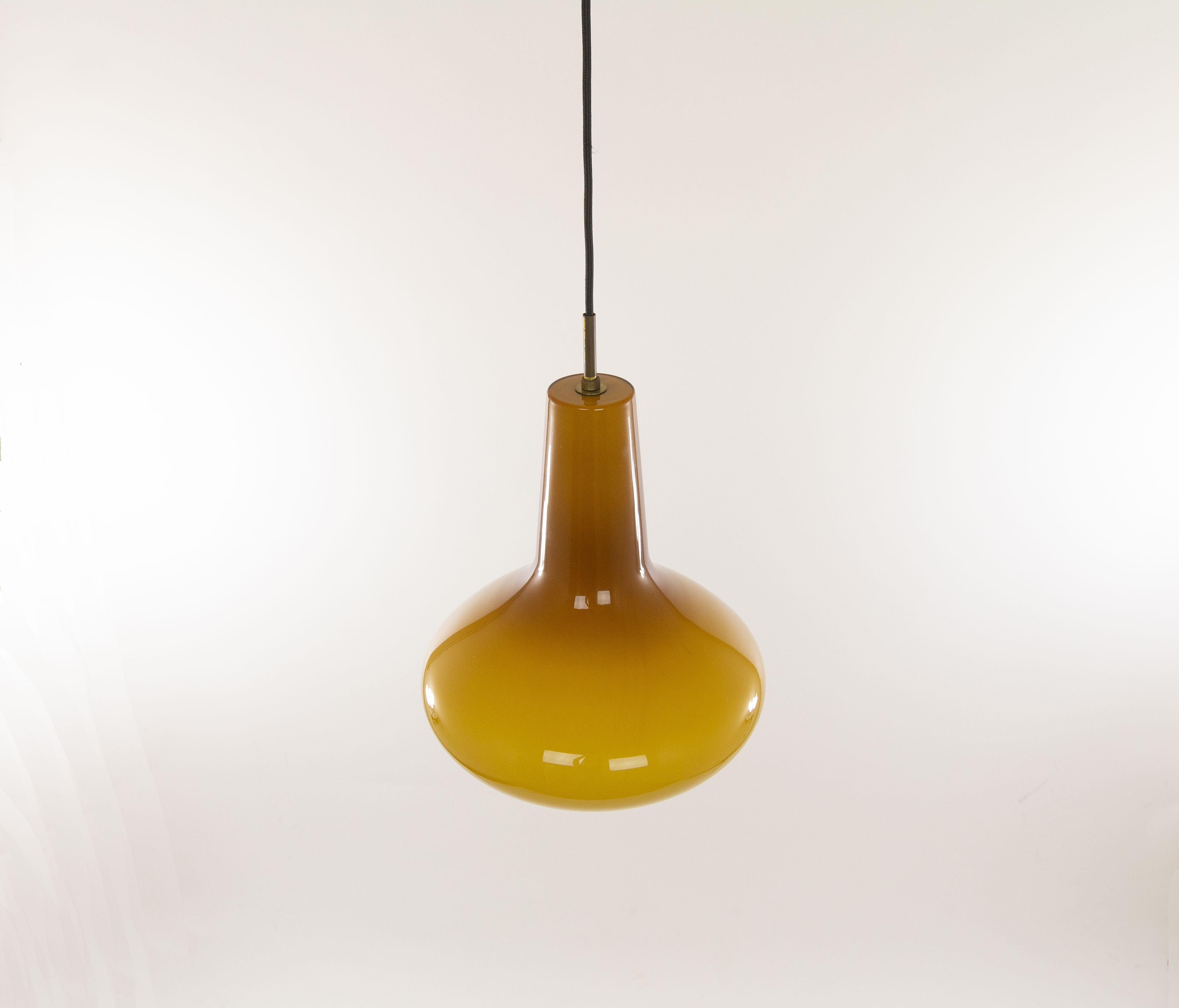 Stunning hand blown glass pendant No. 011.13 designed by Massimo Vignelli at the start of his impressive career in design and executed by Murano glass specialist Venini. One of the most special lamps that Vignelli designed for Venini.

Original