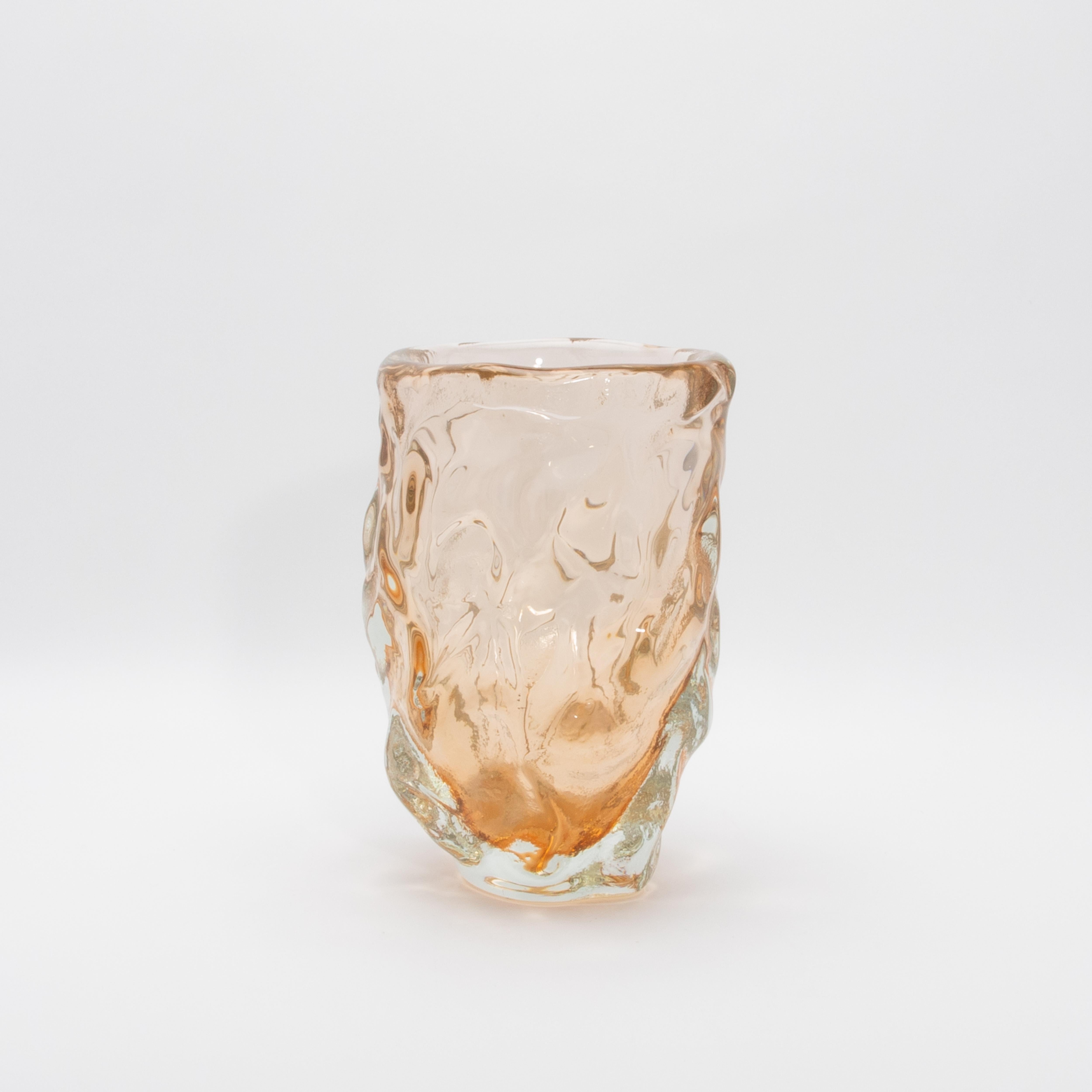 Moderno Vaso scultoreo di Murano soffiato a mano in oro rosa in vendita