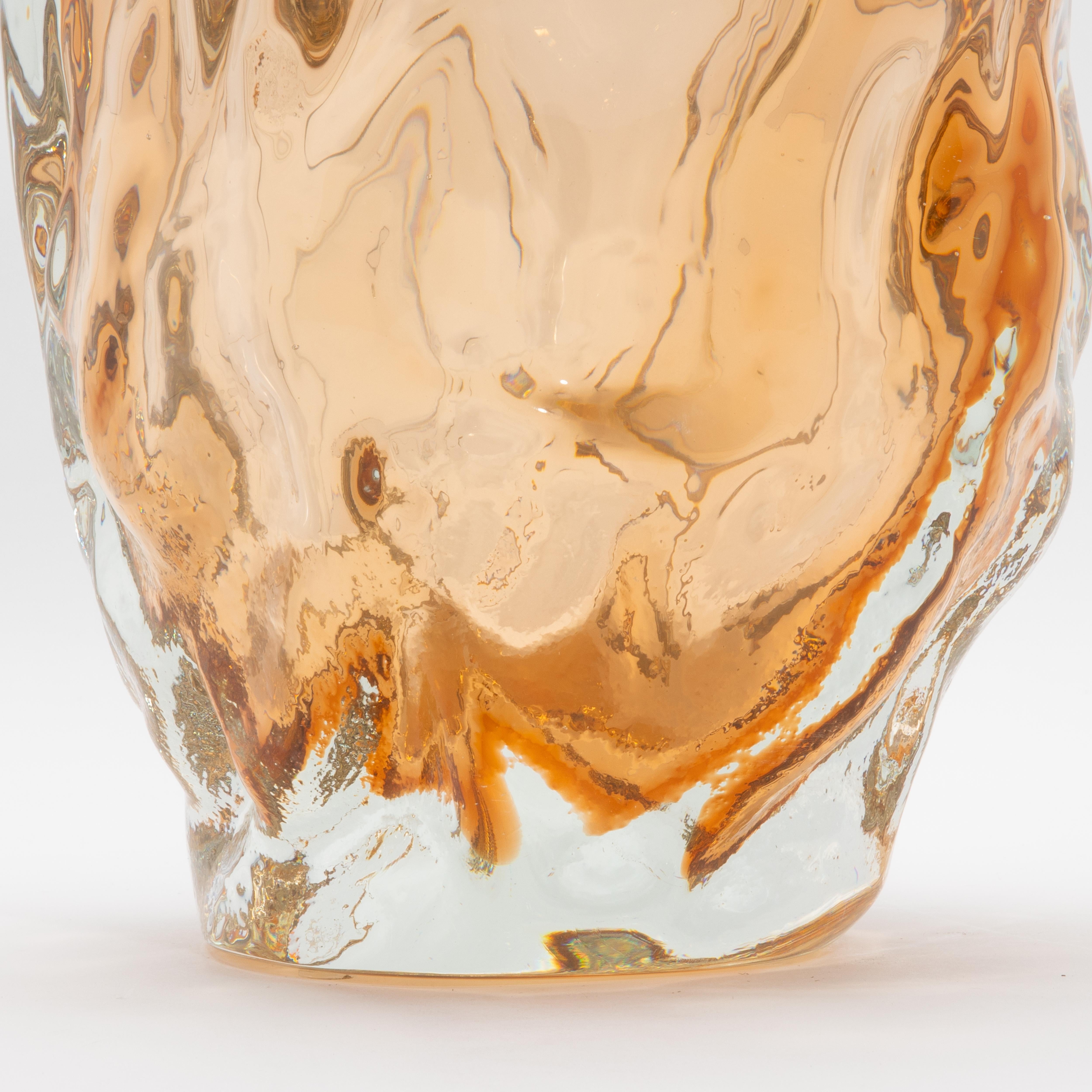 Fatto a mano Vaso scultoreo di Murano soffiato a mano in oro rosa in vendita