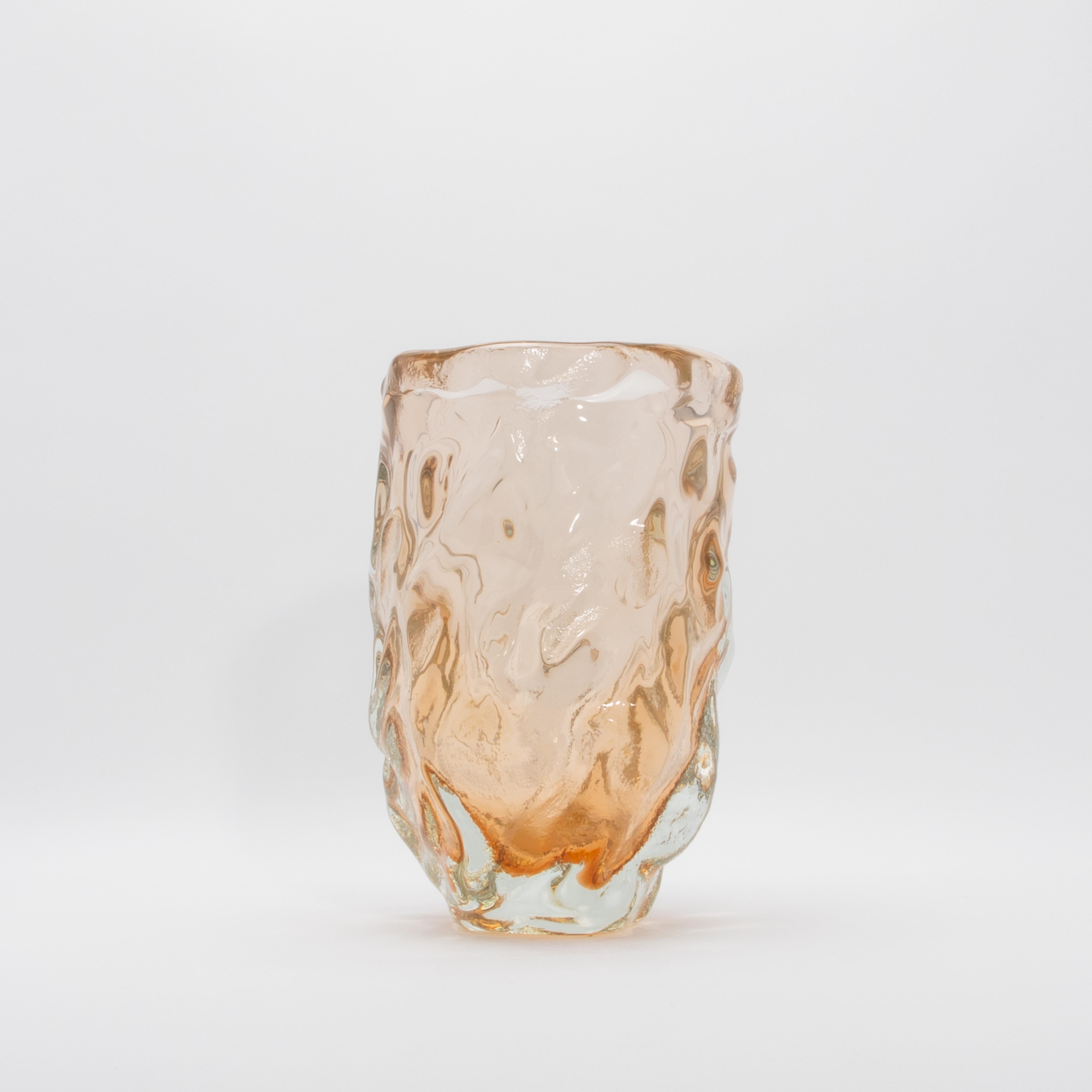 Fatto a mano Vaso scultoreo di Murano soffiato a mano in oro rosa in vendita