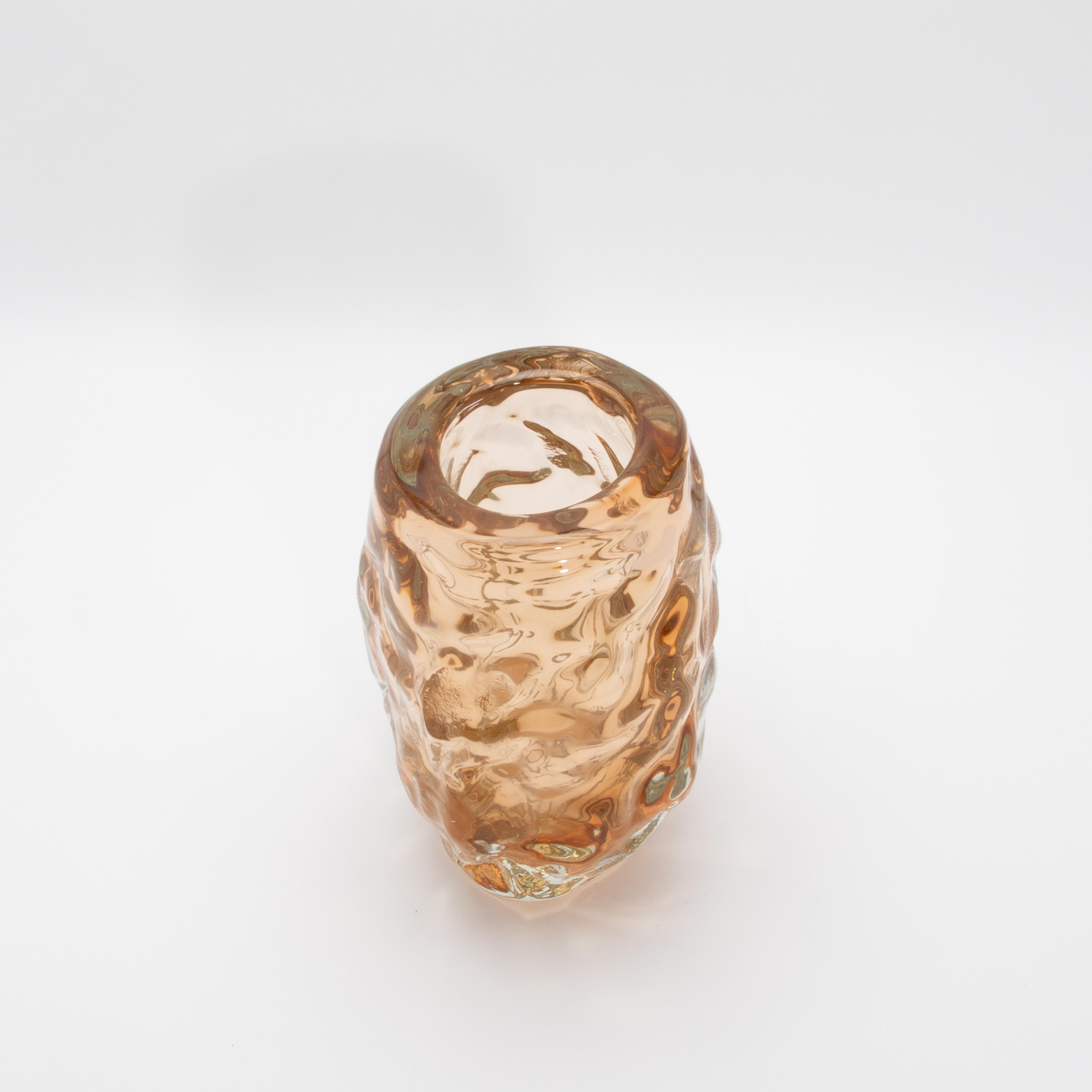 Vetro di Murano Vaso scultoreo di Murano soffiato a mano in oro rosa in vendita