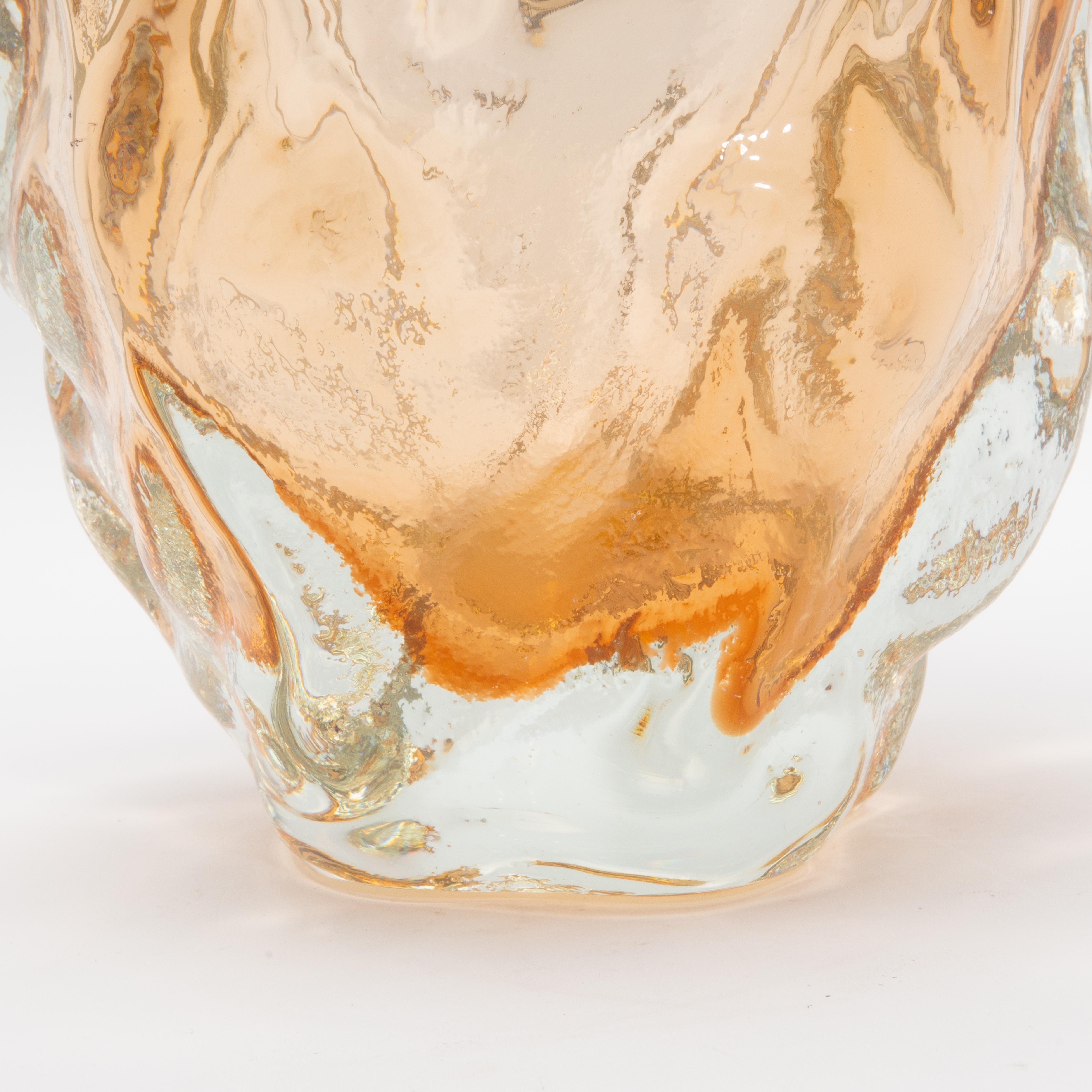 Vaso scultoreo di Murano soffiato a mano in oro rosa in vendita 1