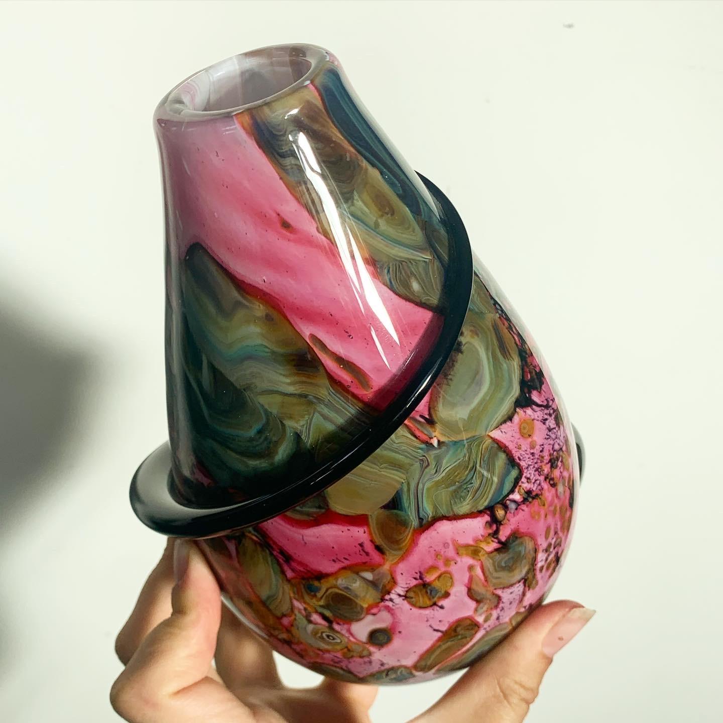 Hand-Crafted Robert Eickholt hand blown Glass Vase with Spiral Swirl, circa 2001