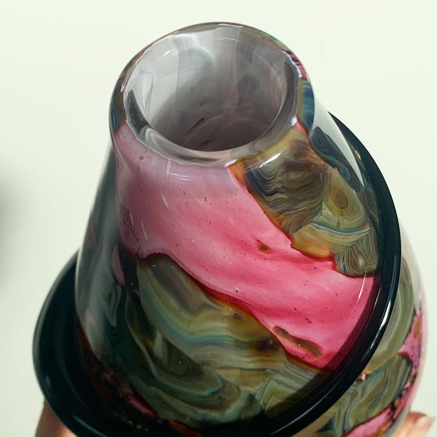 Robert Eickholt hand blown Glass Vase with Spiral Swirl, circa 2001 In Good Condition In View Park, CA