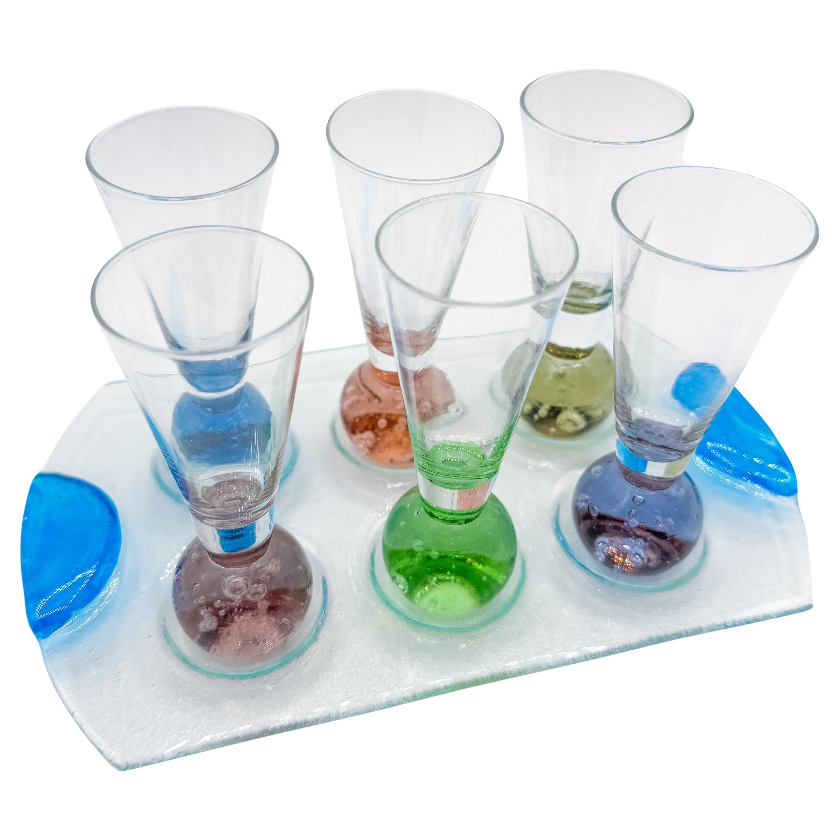 Handblown Shot Glass Set with Colored Bubble Bases and Tray, Set of 7  1980s en venta