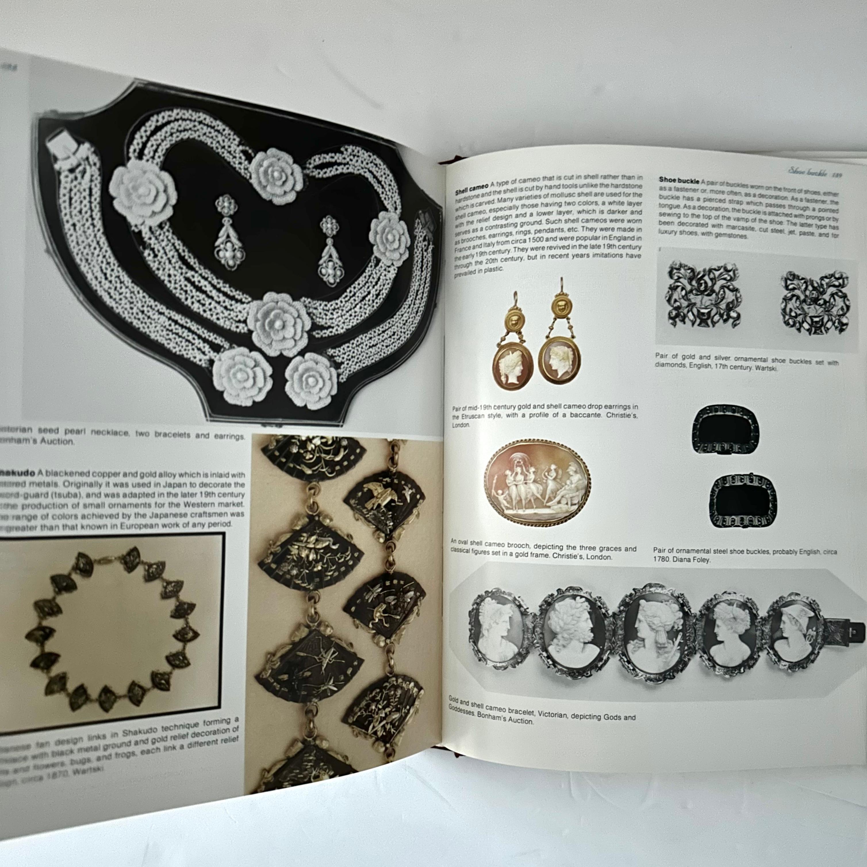 Handbook of Fine Jewelry - Nancy N. Schiffer - 1st edition, 1991 In Good Condition In London, GB