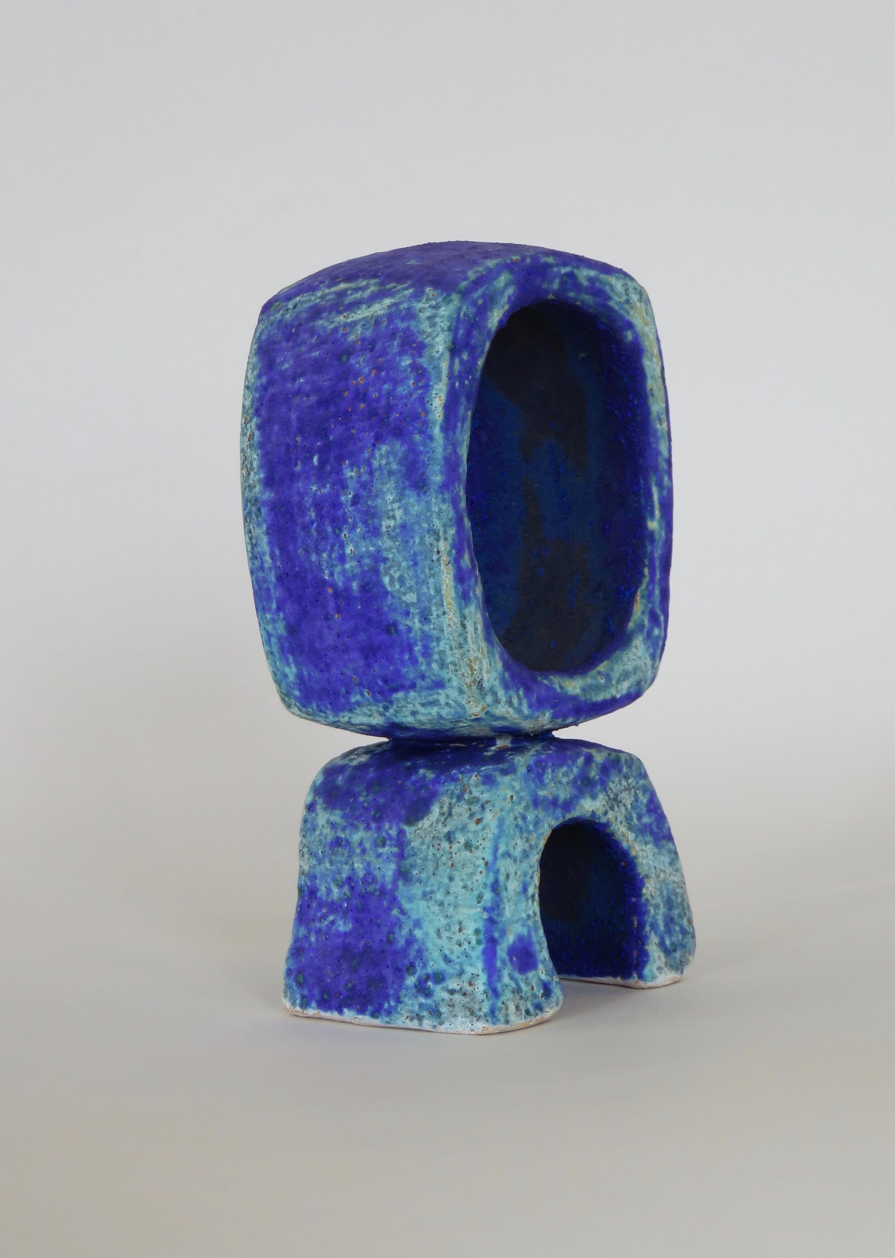 Handbuilt Standing Oval Ceramic Sculpture in Turquoise and Deep Blue #2 (amerikanisch)