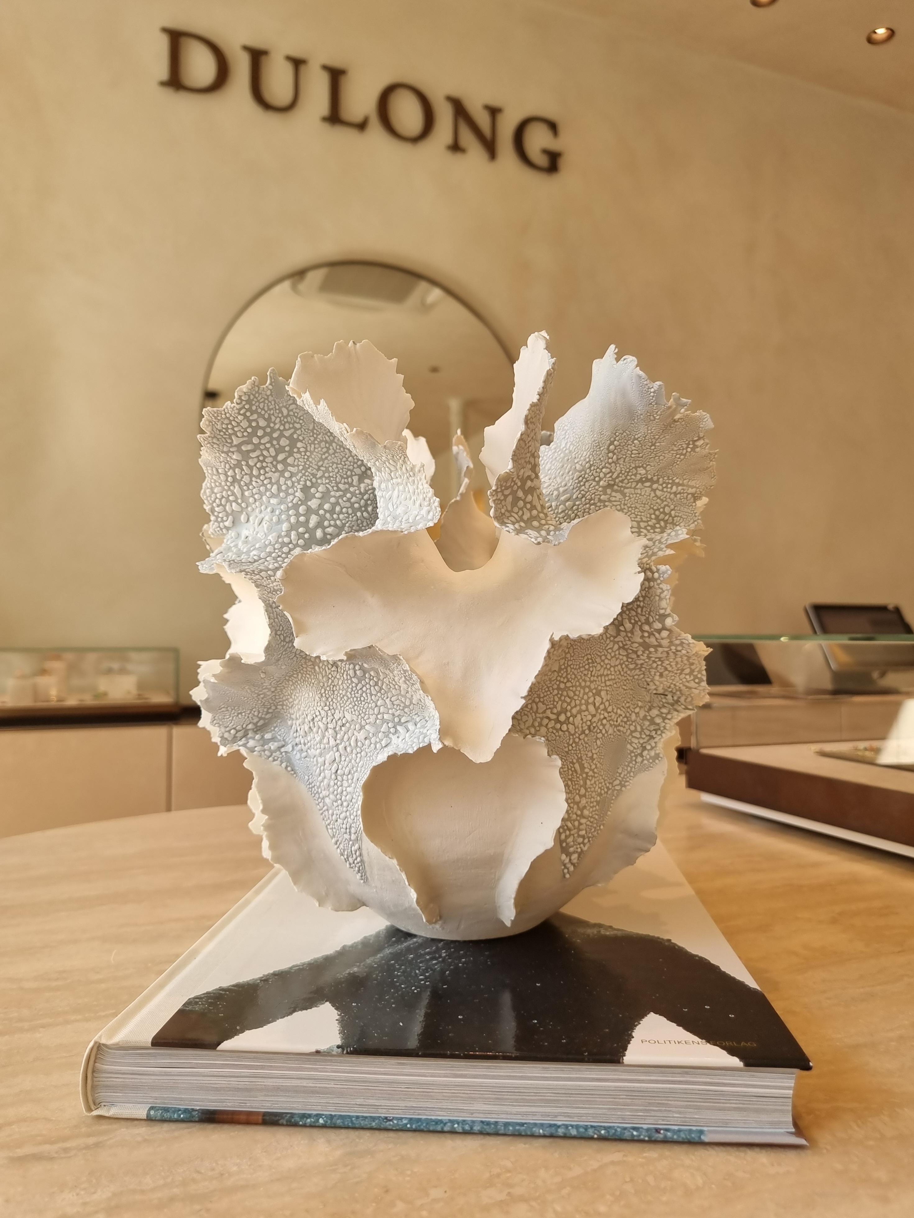 Handbuilt Paperporcelain Sculpture with Light Grey /106 1