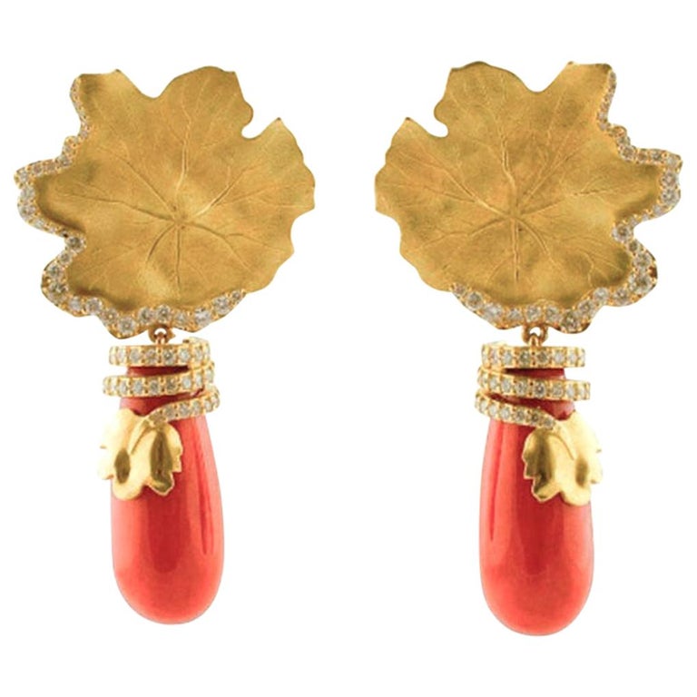 Handcrafted Vintage Dangle Earrings Coral, Diamonds, 18 Karat Yellow Gold For Sale