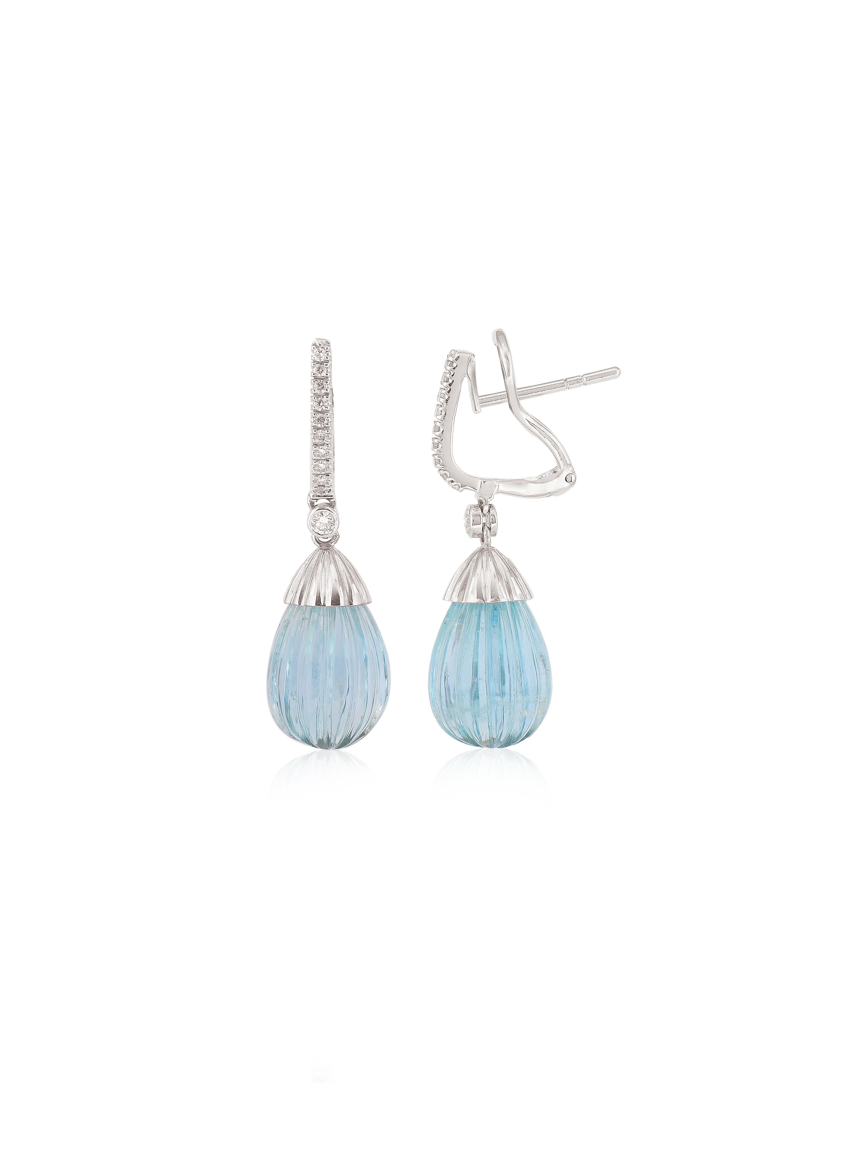 Art Deco Handcarved aquamarine carved earring with white gold and diamond For Sale