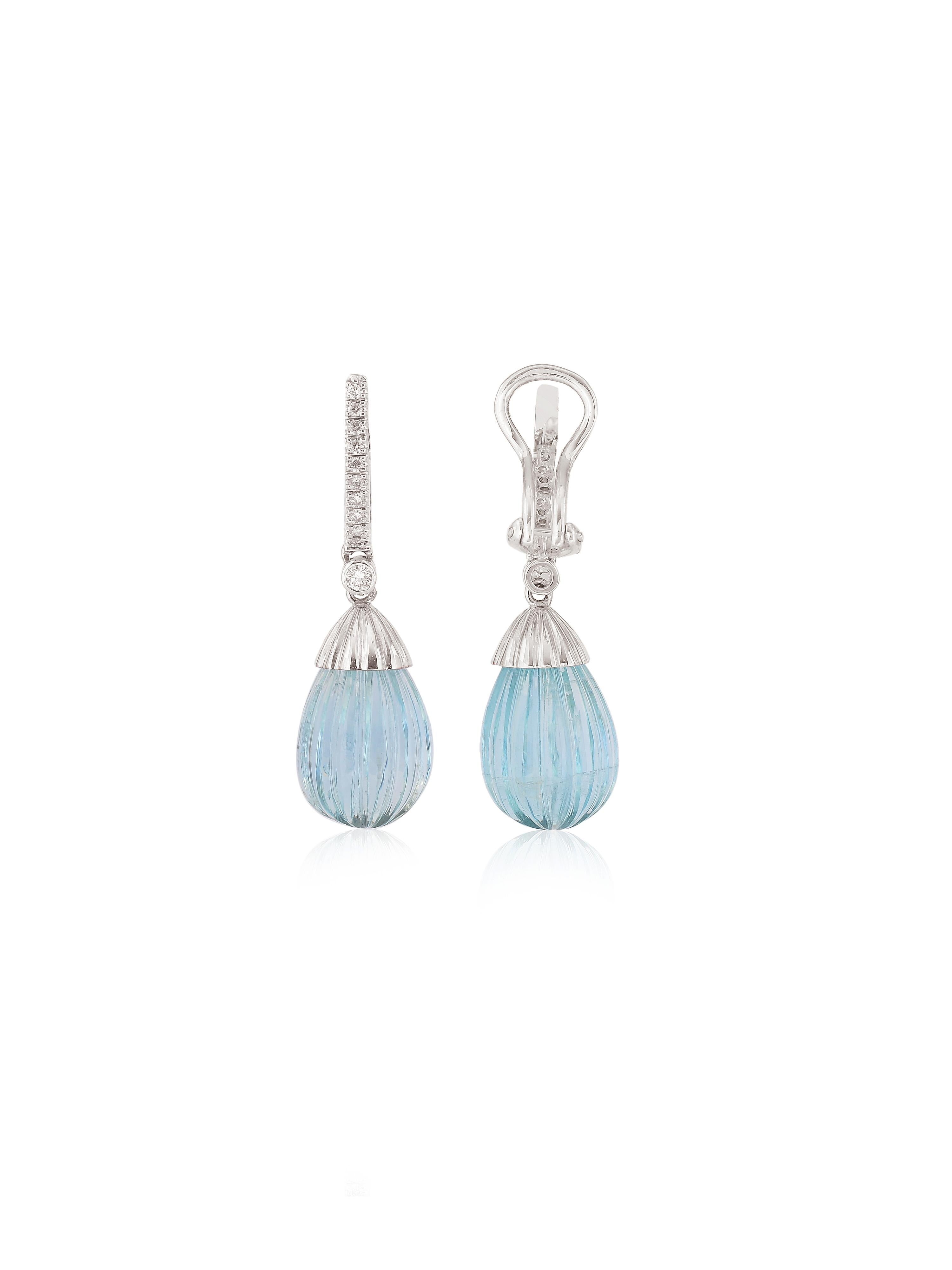 Cabochon Handcarved aquamarine carved earring with white gold and diamond For Sale