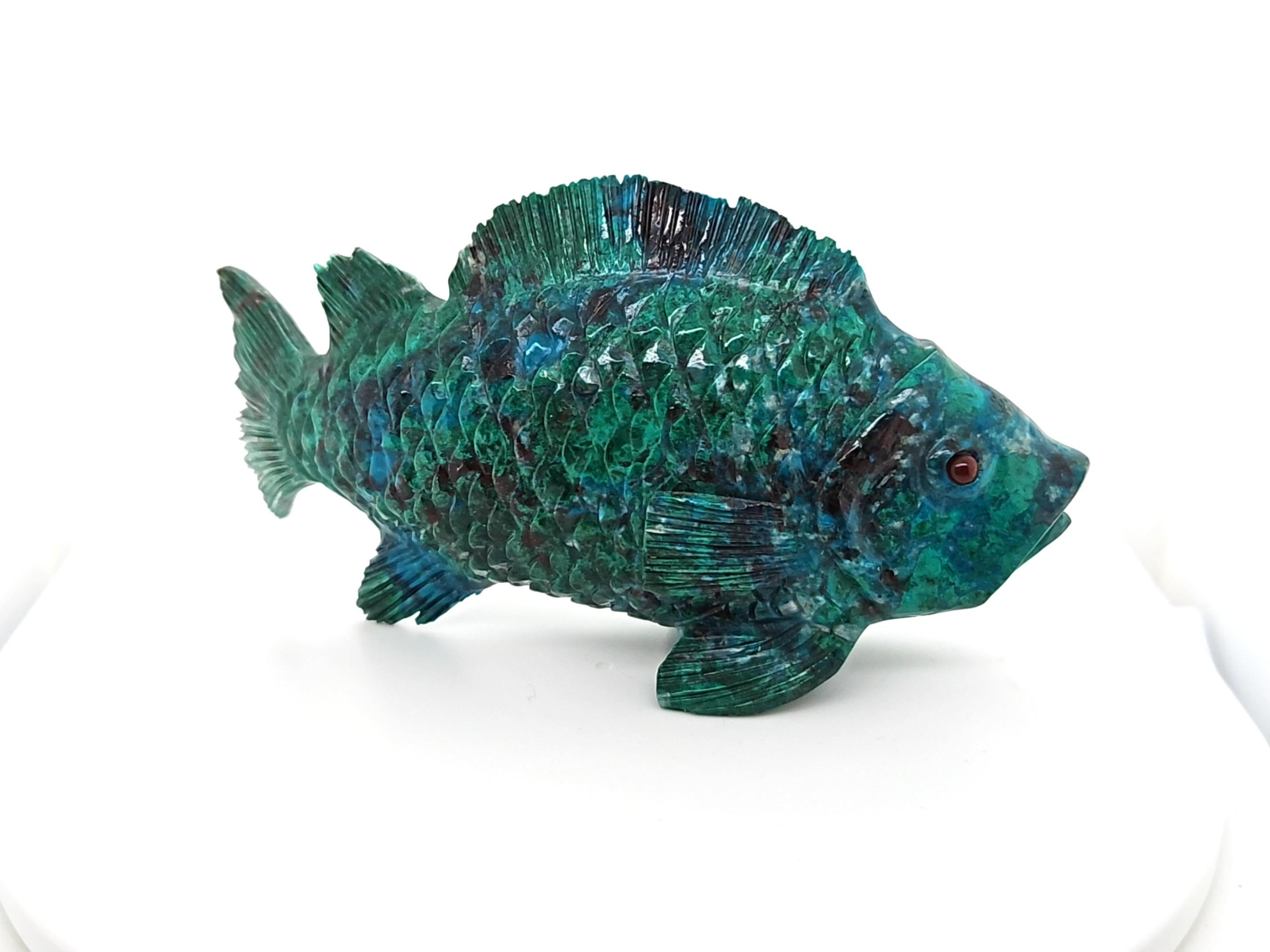 Contemporain Sculpture en pierre précieuse Chrysocolla Fish sculptée à la main en vente