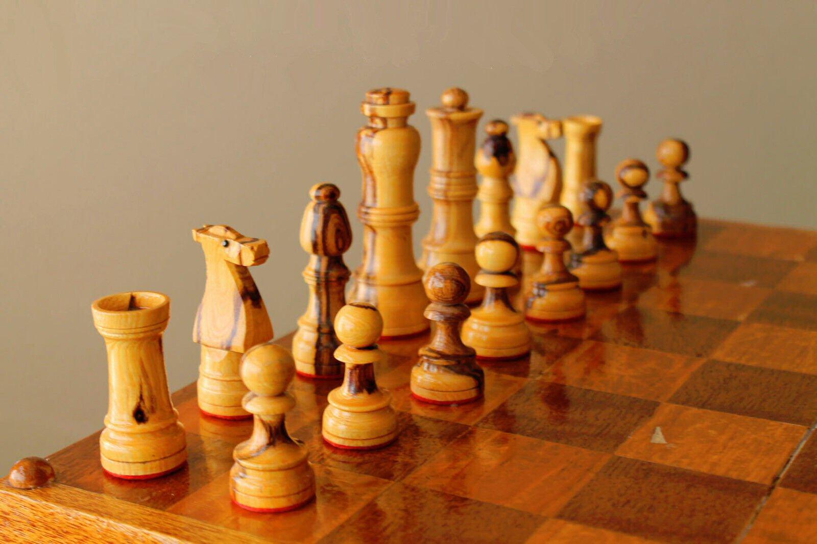 Handgeschnitzter & Crafted Mid Century Wood Chess Tisch!  Teak-Ahorn-Nussbaum-Set 1950er Jahre im Zustand „Gut“ im Angebot in Peoria, AZ