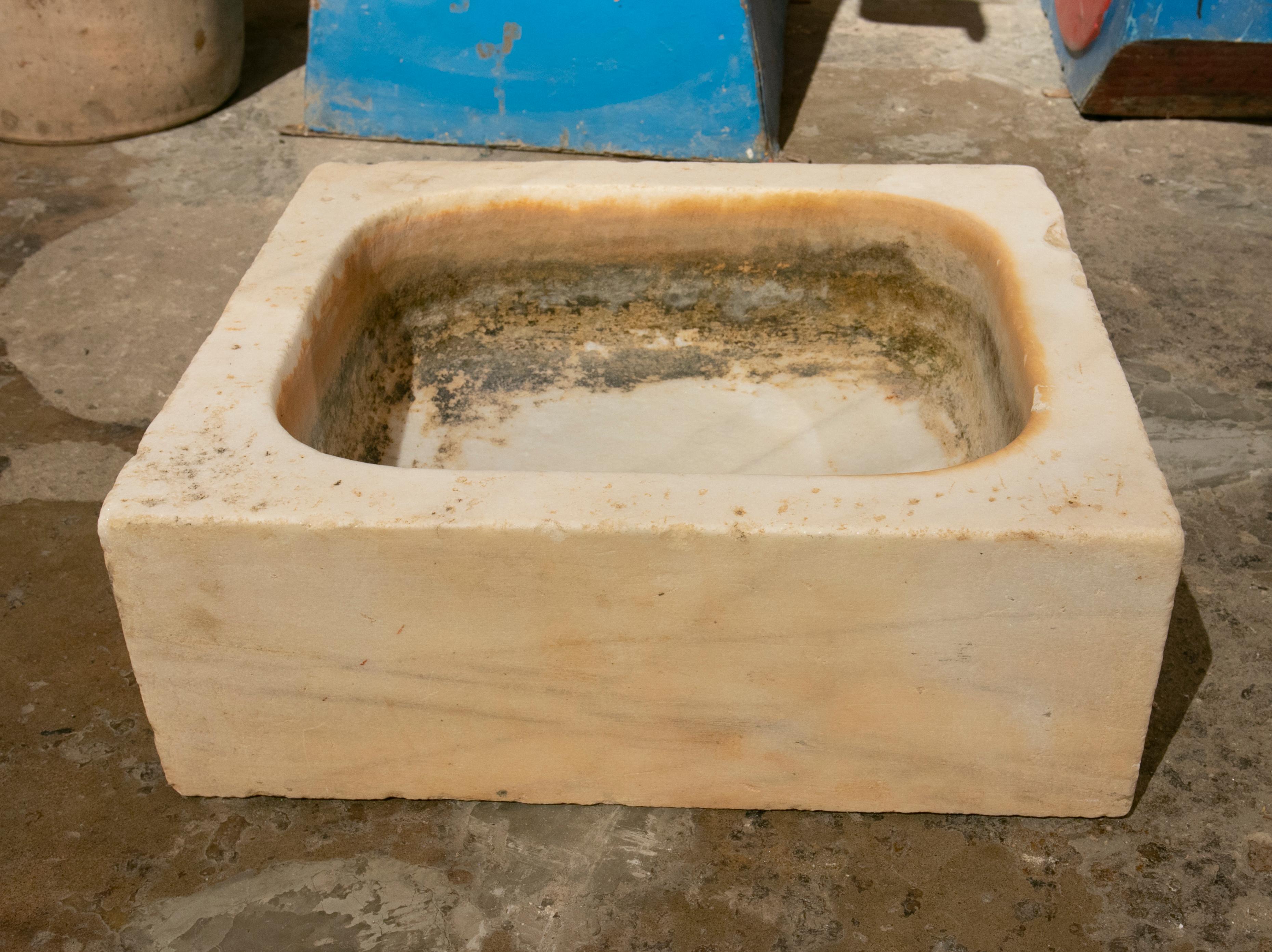 Handcarved Marble Washbasin from the XIX Century For Sale 7