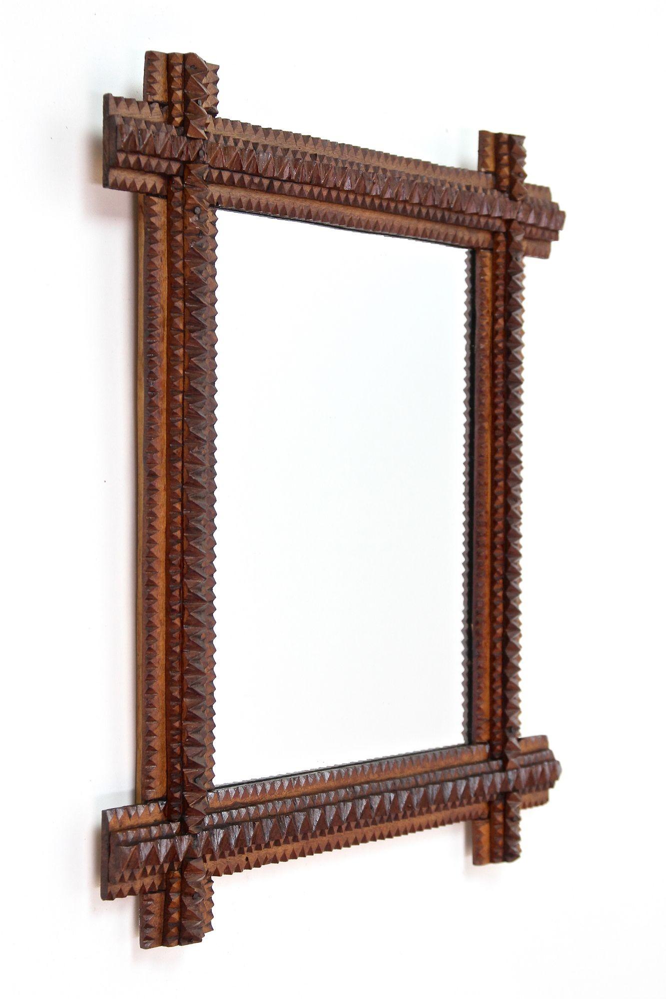 Handgeschnitzter Tramp Art Rustic Wall Mirror - Notch Cut Design, Österreich um 1880 im Angebot 9