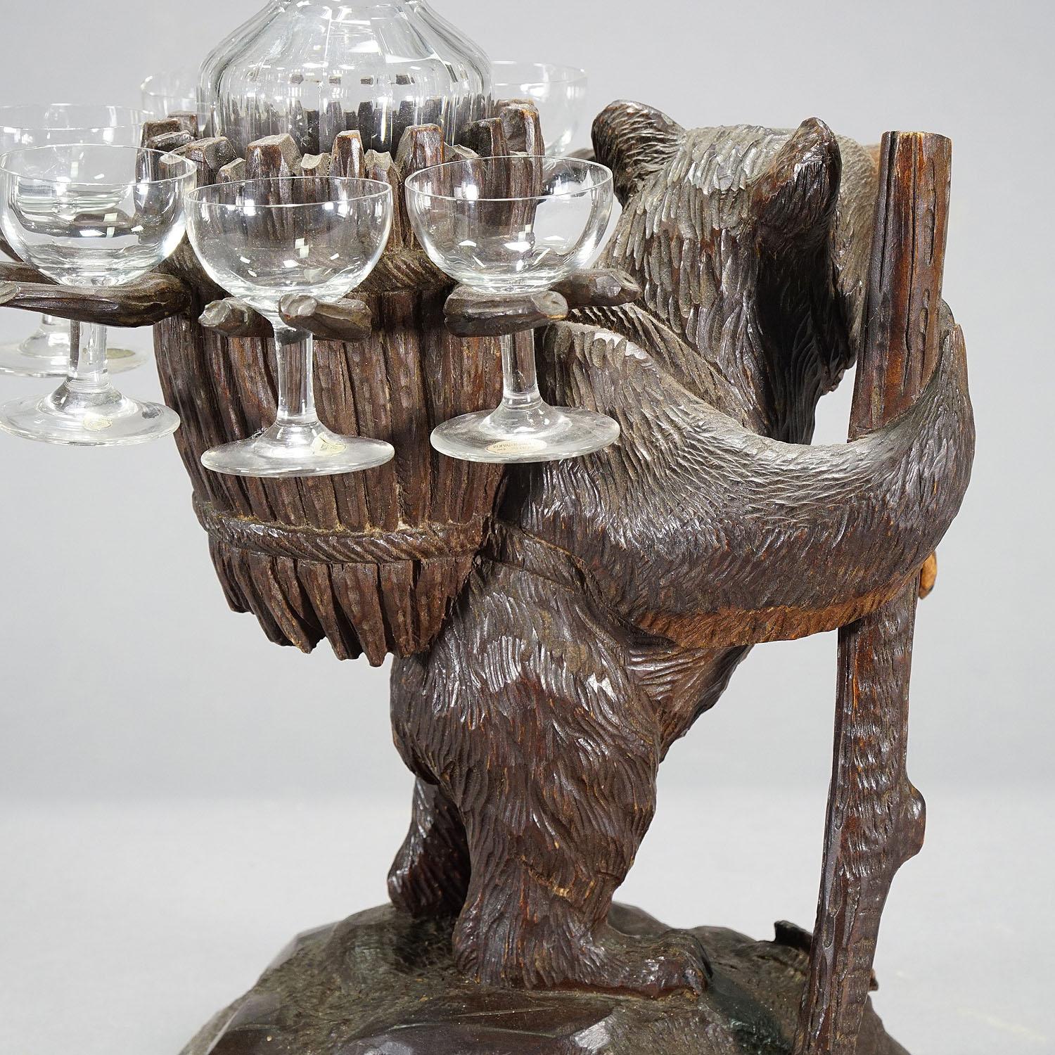 Hand Carved Wood Bear Liqueur Stand Swiss, 1920 In Good Condition In Berghuelen, DE