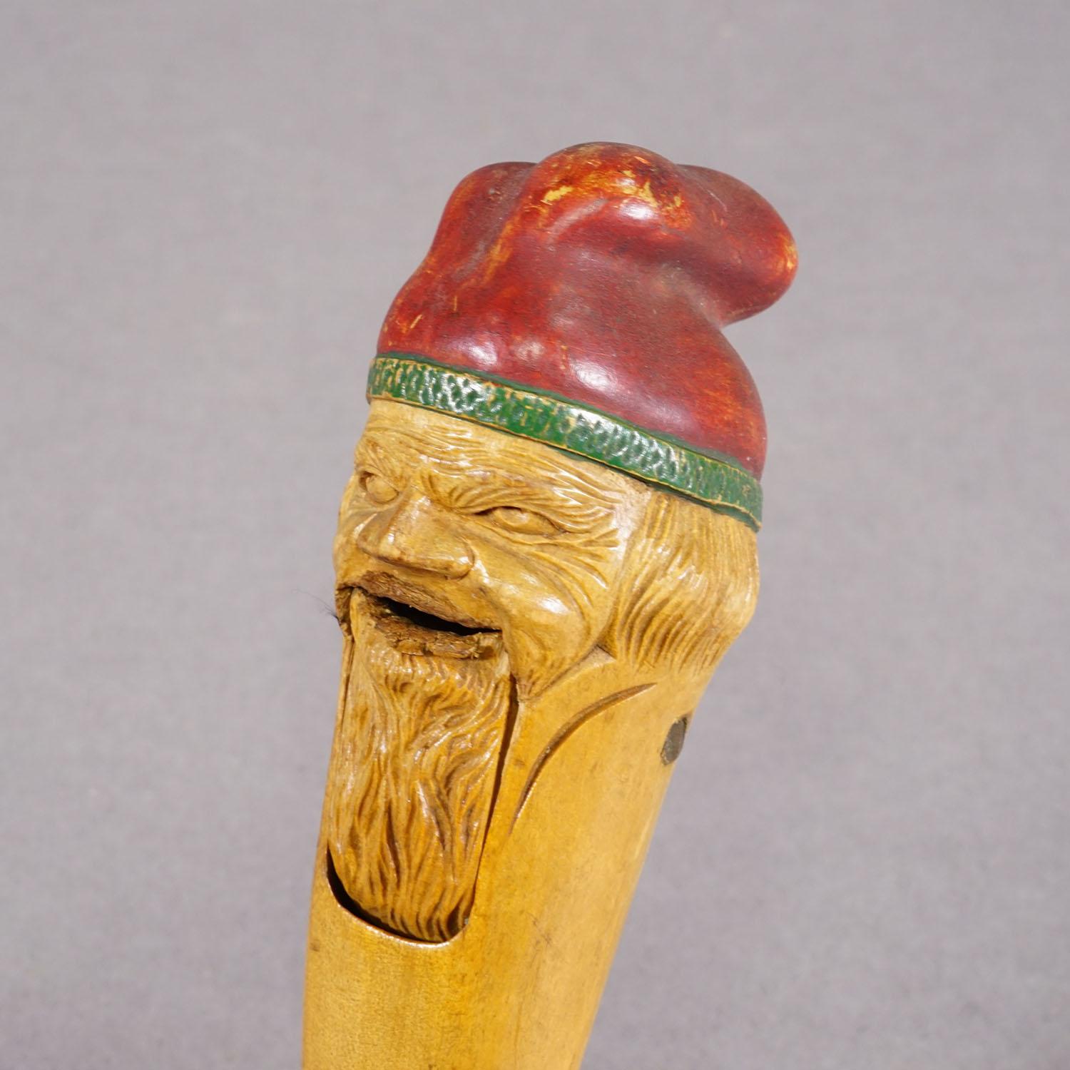 Forêt-Noire Casse-noisette nain en bois sculpté à la main, Suisse - Brienz vers 1930 en vente