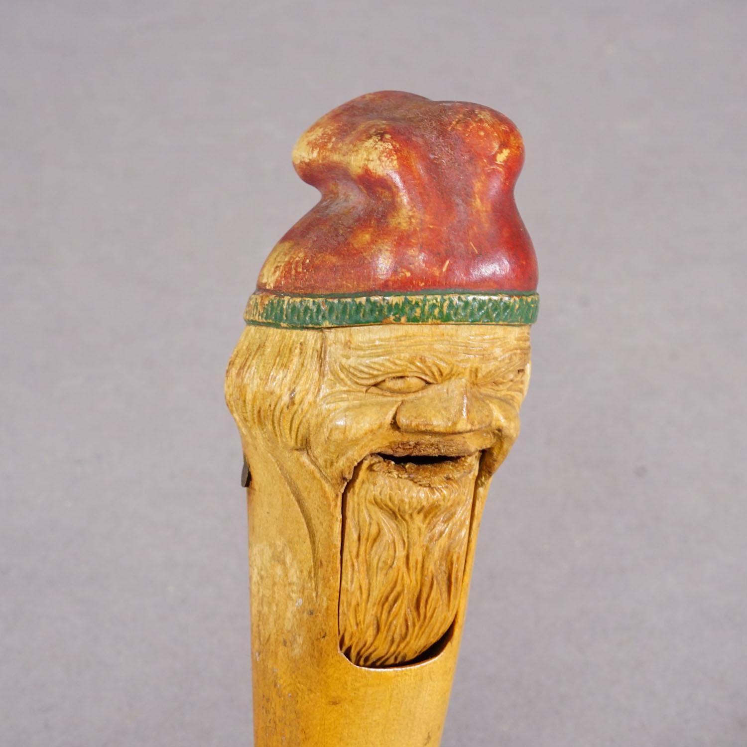 Casse-noisette nain en bois sculpté à la main, Suisse - Brienz vers 1930 en vente 1