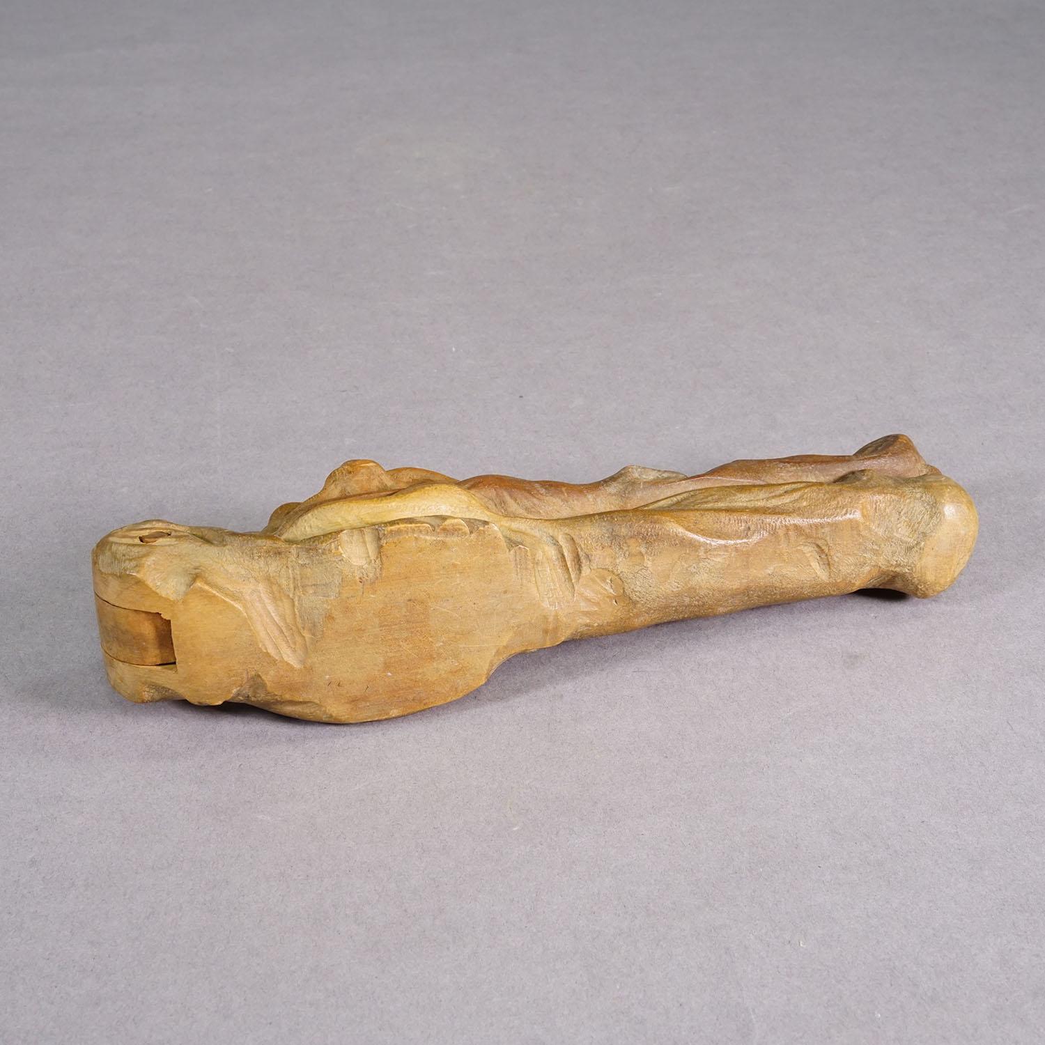 Handgeschnitzter Nussknacker aus Holz, Tirol ca. 1950 (Mitte des 20. Jahrhunderts) im Angebot
