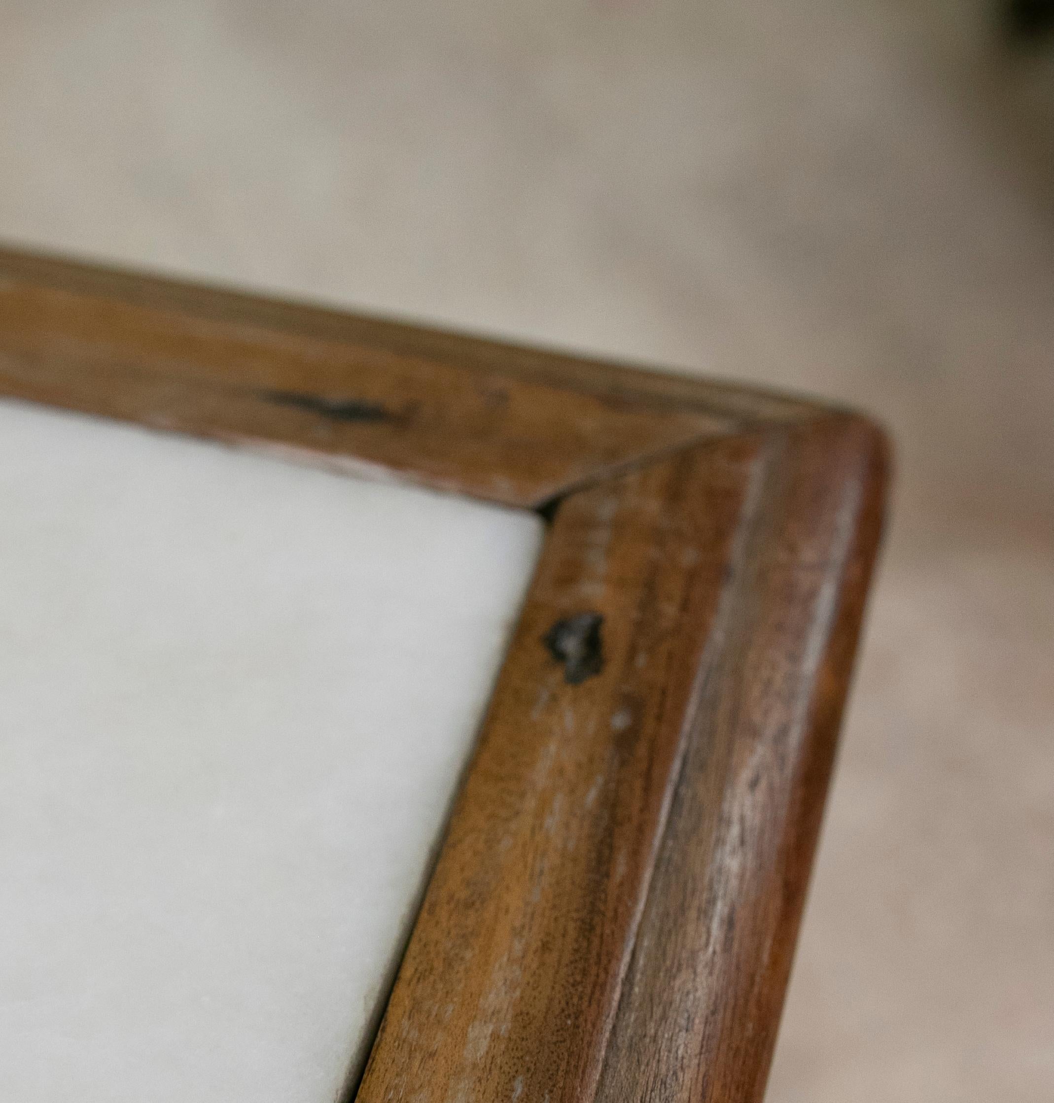 Table en bois sculptée à la main avec plateau en marbre incrusté en vente 7