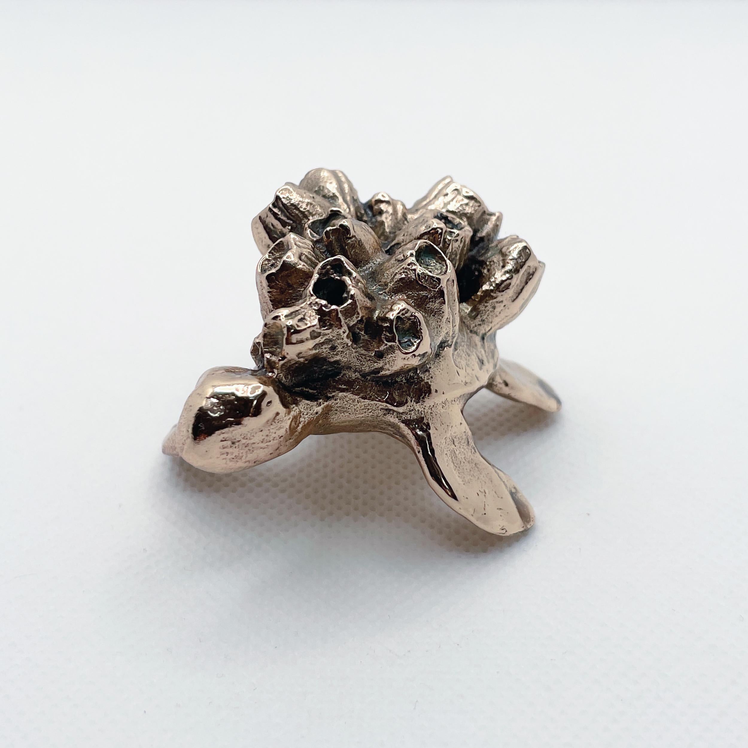 Britannico Scultura in bronzo in miniatura di tartaruga marina, realizzata a mano da Javier de la Rosa in vendita