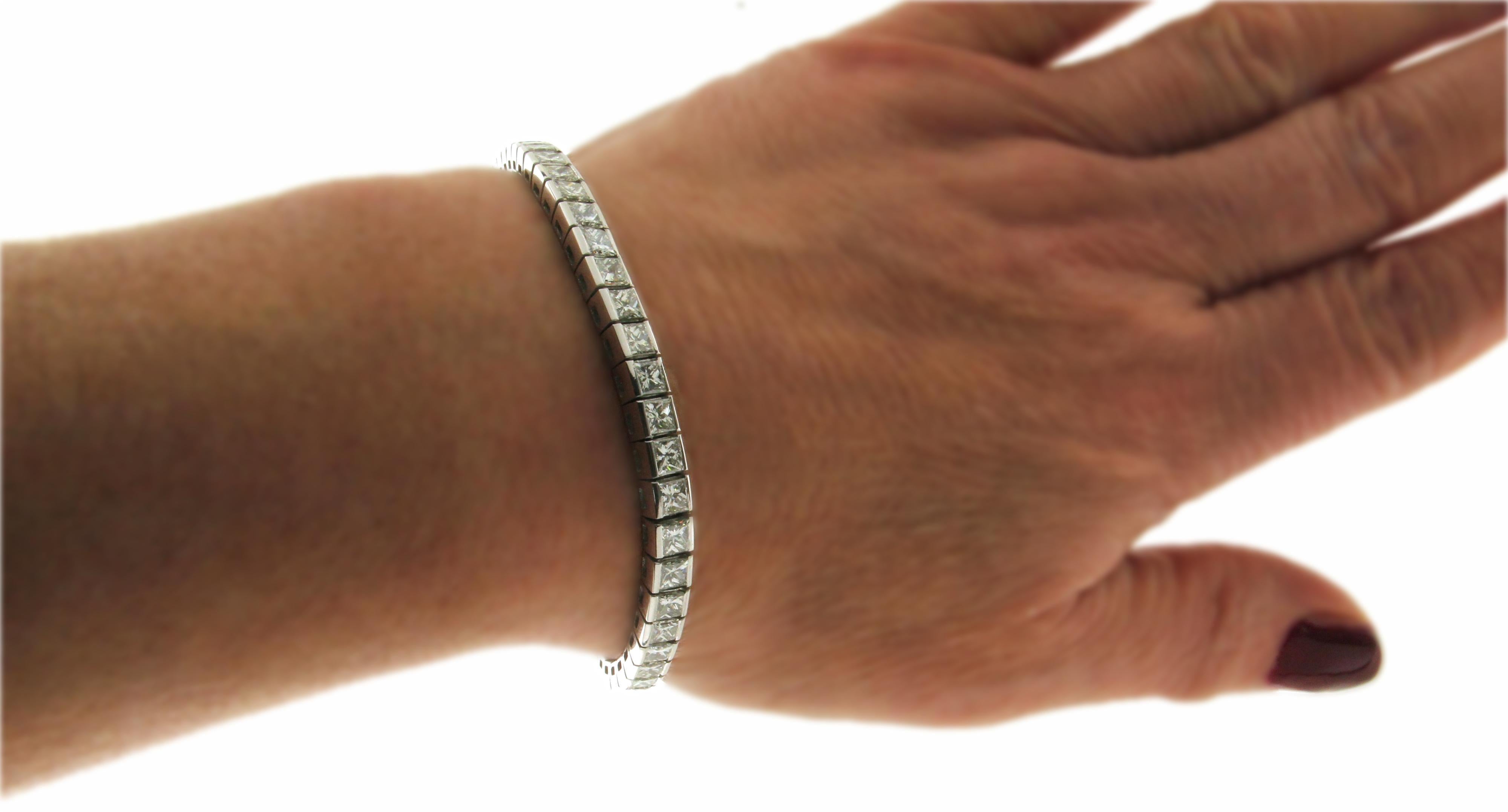 Bracelet tennis artisanal en or blanc 18 carats avec 12,75 carats de diamants en vente 2