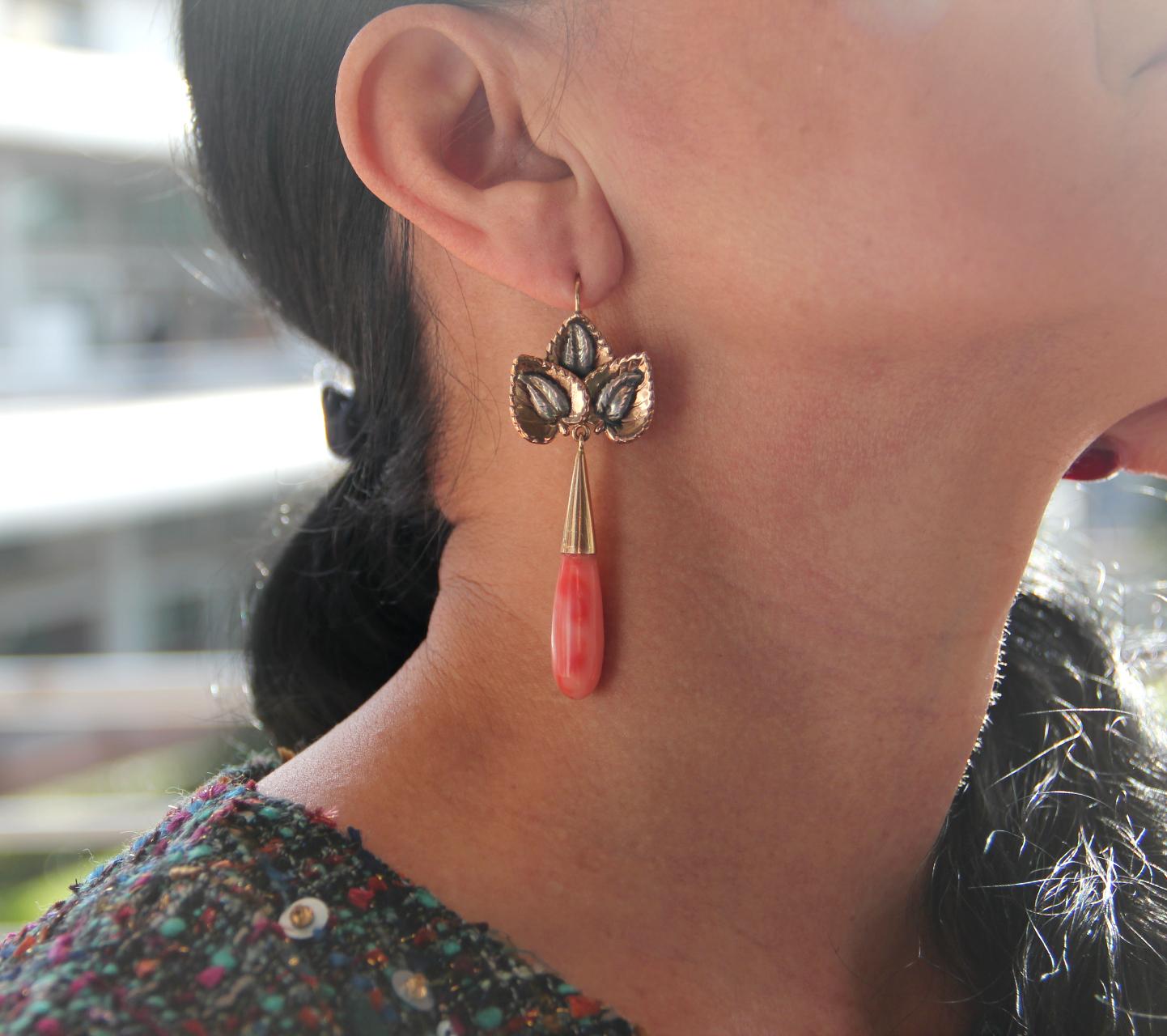 Handcraft 14 Karat Yellow Gold Coral Drop Earrings In New Condition For Sale In Marcianise, IT