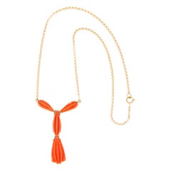 Handgefertigte Halskette mit Korallenanhänger aus 14 Karat Gelbgold