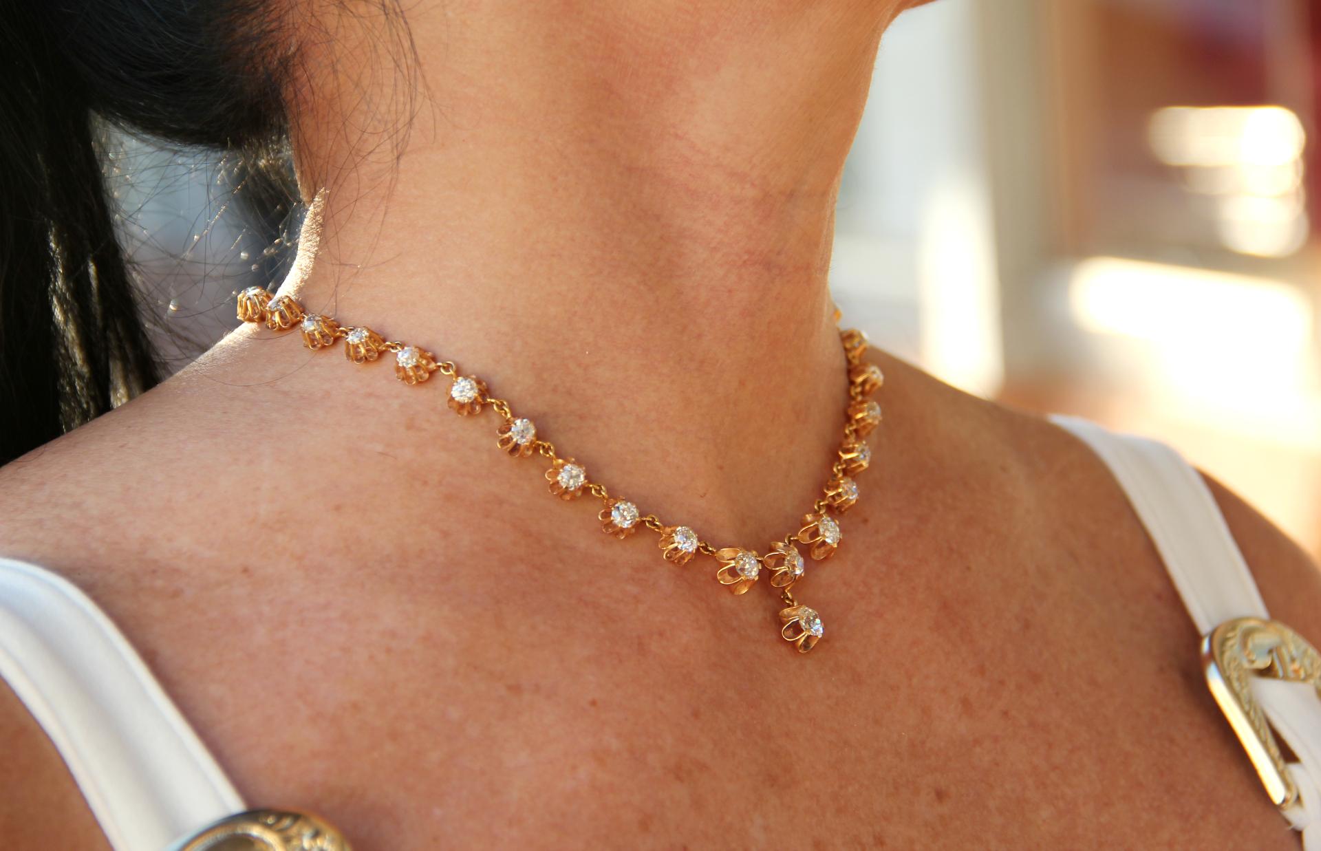 Collana girocollo con diamanti in oro giallo 14 carati, realizzata a mano in vendita 3