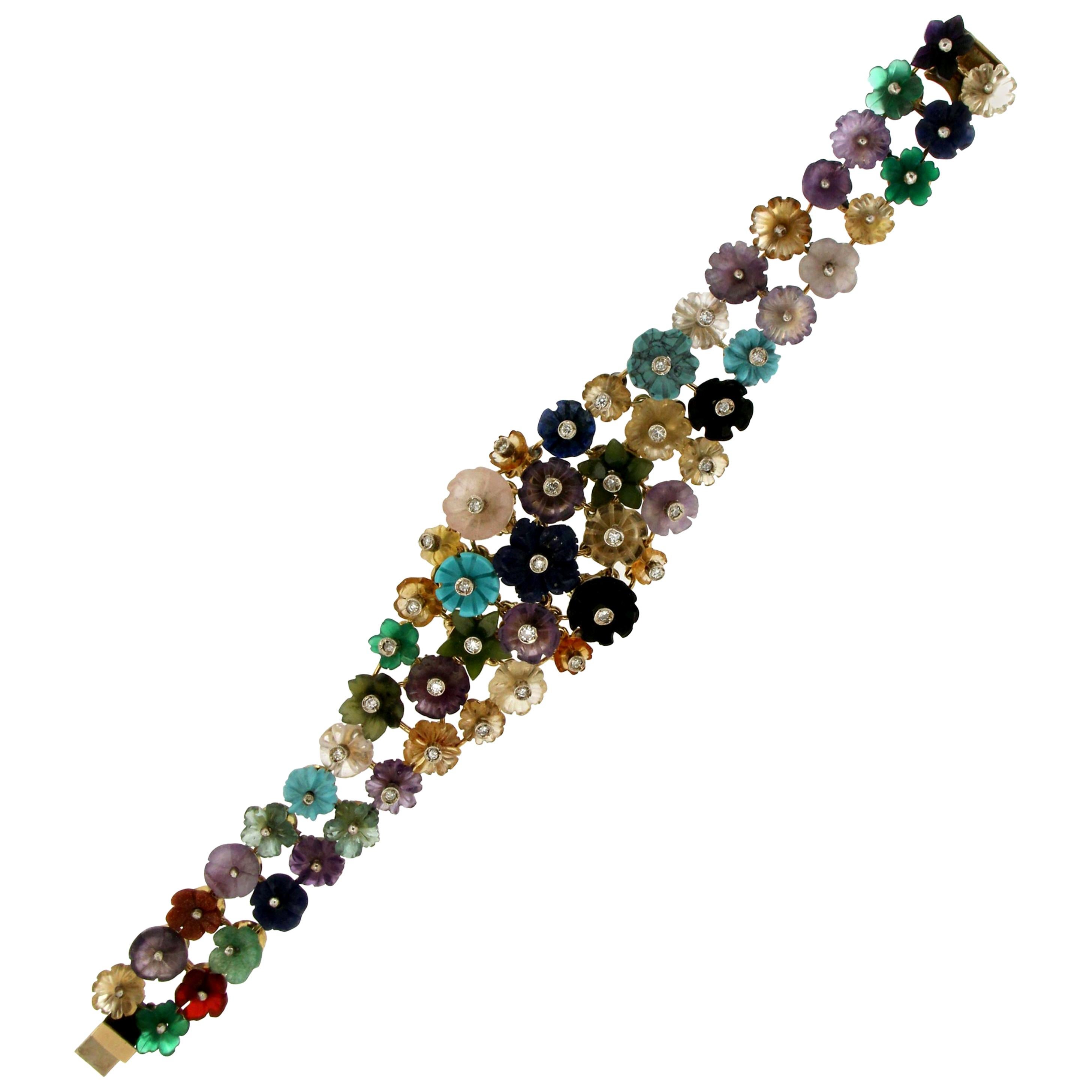 Handgefertigtes 14 Karat Gelbgold Manschettenarmband mit Diamanten und Blumen