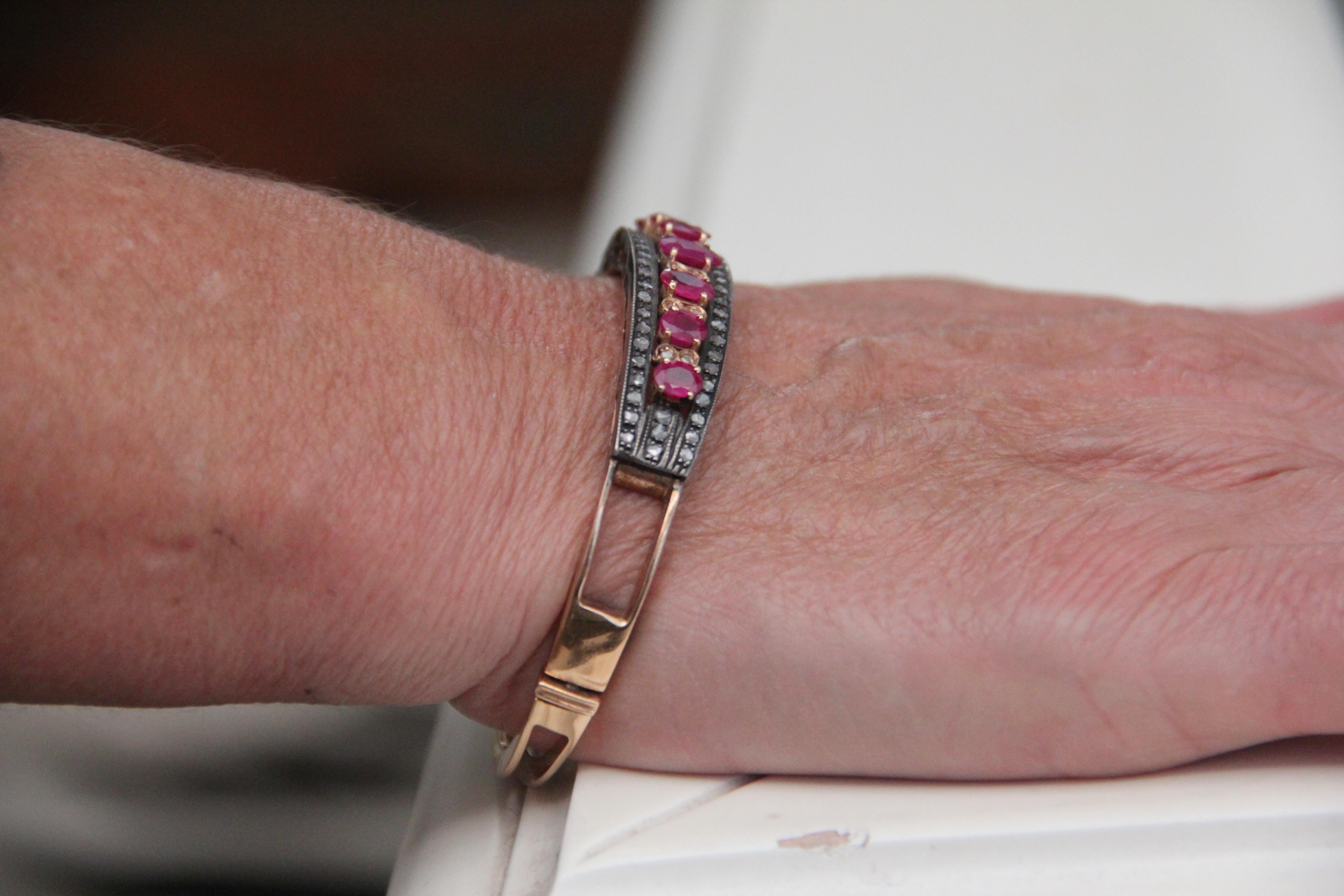 Bracelet jonc artisanal en or jaune 14 carats avec diamants et rubis en vente 2