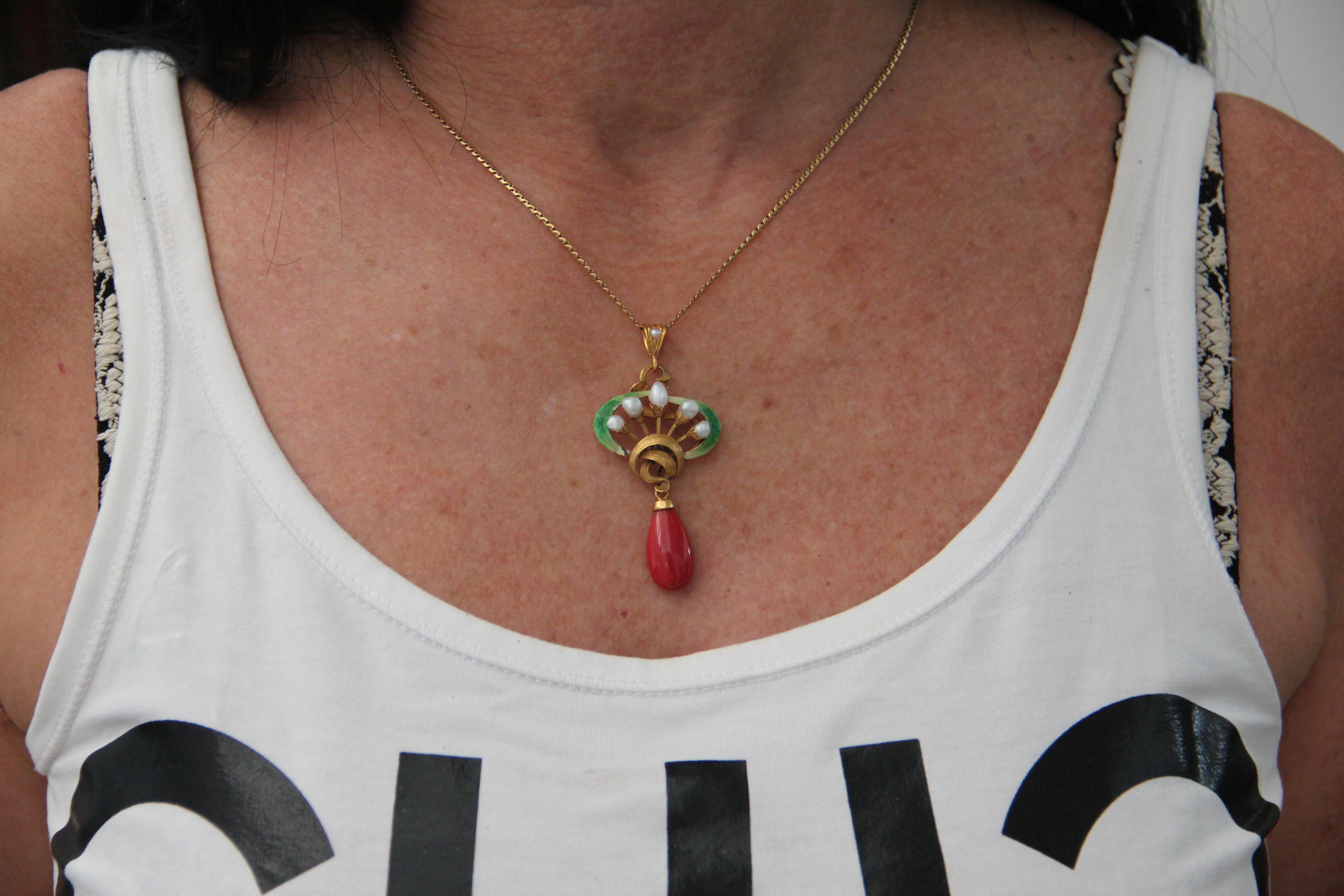 Handcraft 14 Karat Yellow Gold Enamel Coral and Pearls Pendant Necklace In New Condition For Sale In Marcianise, IT