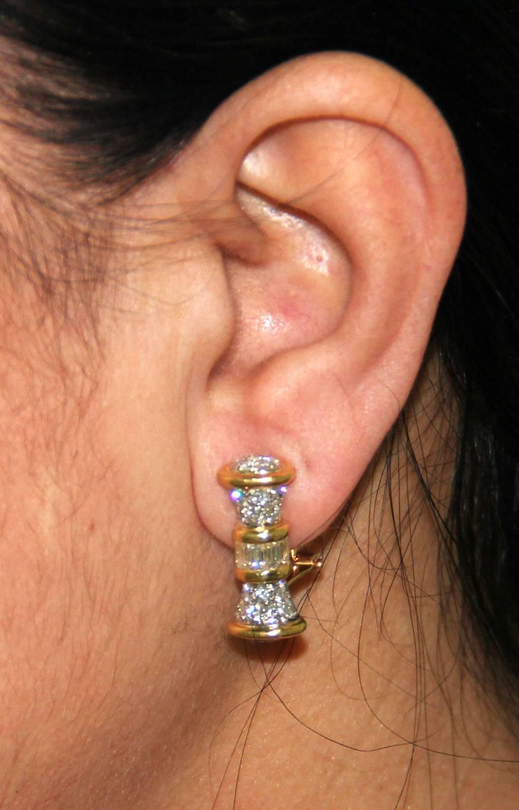 Handgefertigte Ohrclips aus 18 Karat Weiß- und Gelbgold mit Diamanten für Damen oder Herren im Angebot