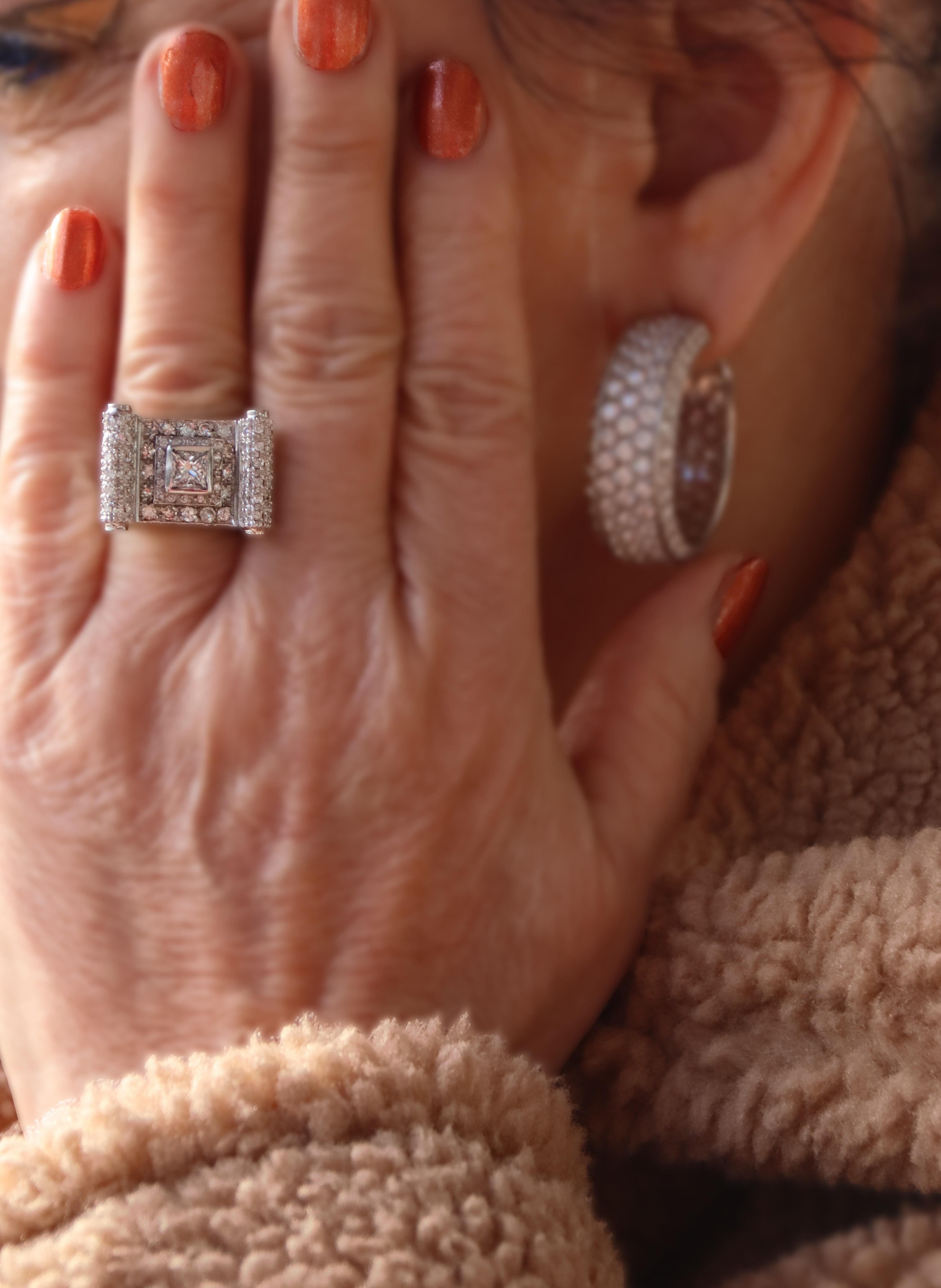 Handcraft 18 Karat White Gold Diamonds Cocktail Ring In New Condition For Sale In Marcianise, IT