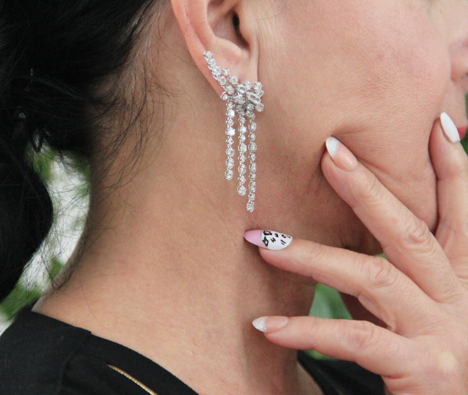Handcraft 18 Karat White Gold Diamonds Drop Earrings In New Condition For Sale In Marcianise, IT