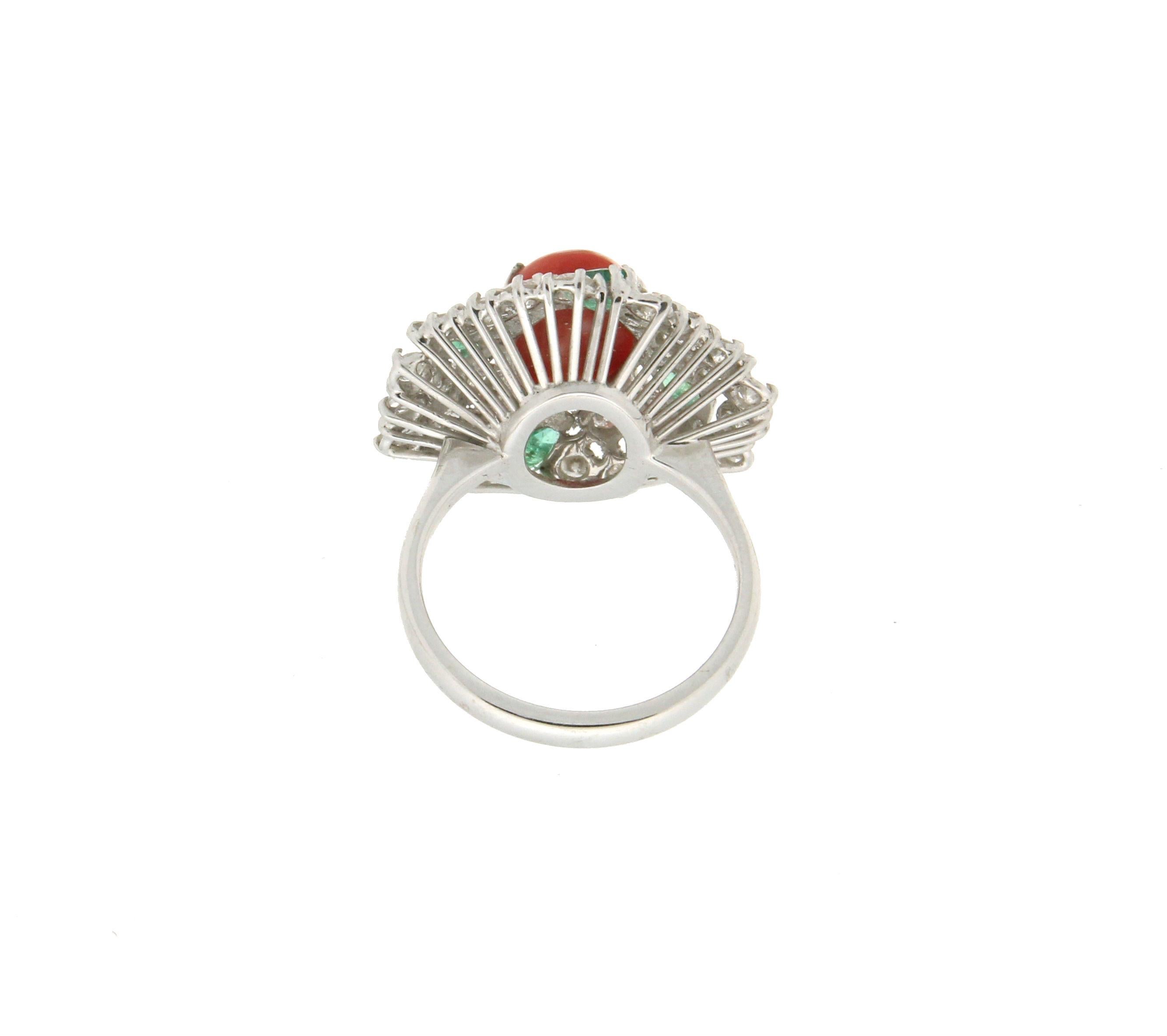 Handcraft 18 Karat White Gold Diamonds Emerald Cocktail Ring In New Condition For Sale In Marcianise, IT