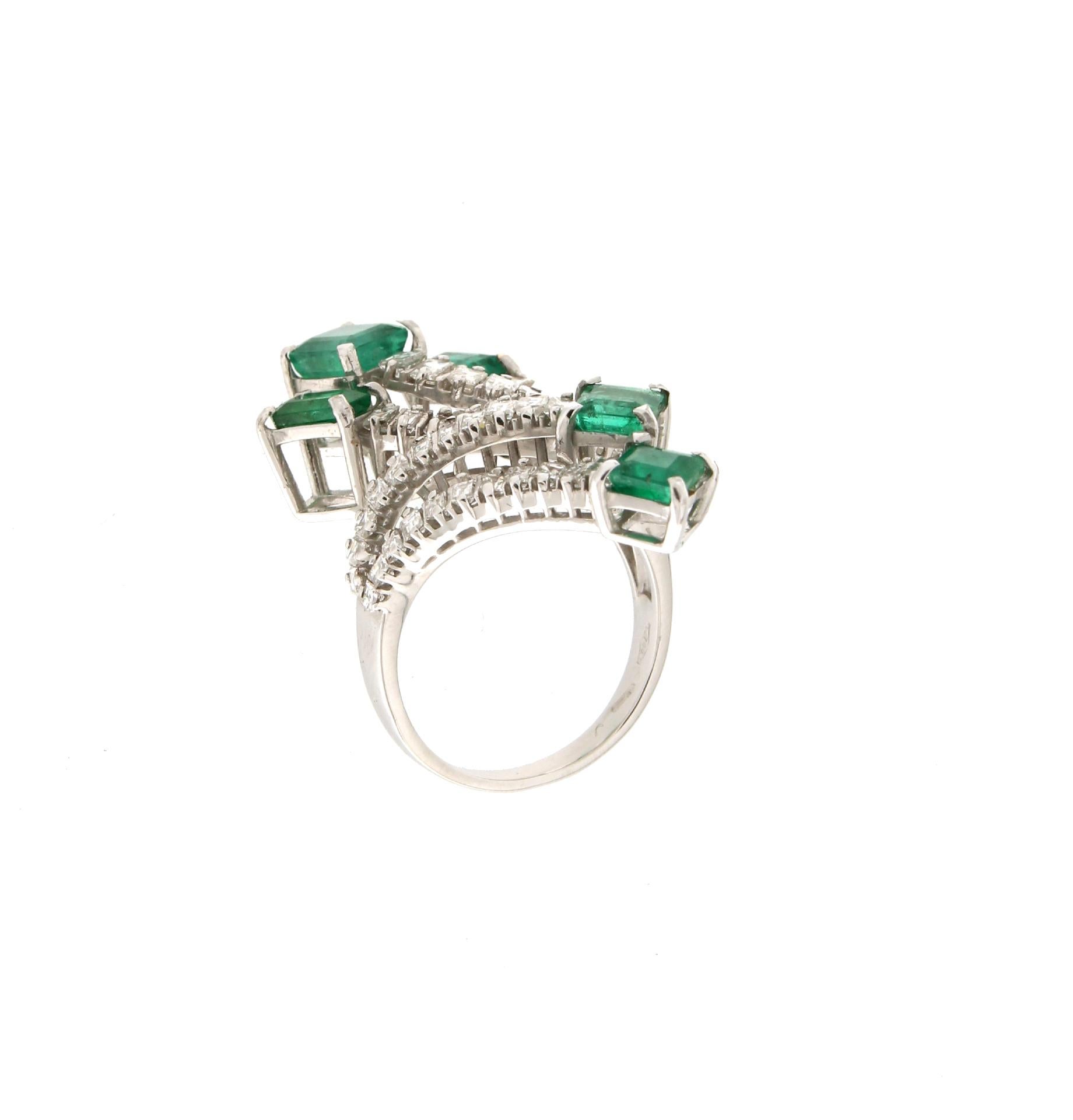 Handcraft 18 Karat White Gold Diamonds Emeralds Cocktail Ring In New Condition For Sale In Marcianise, IT