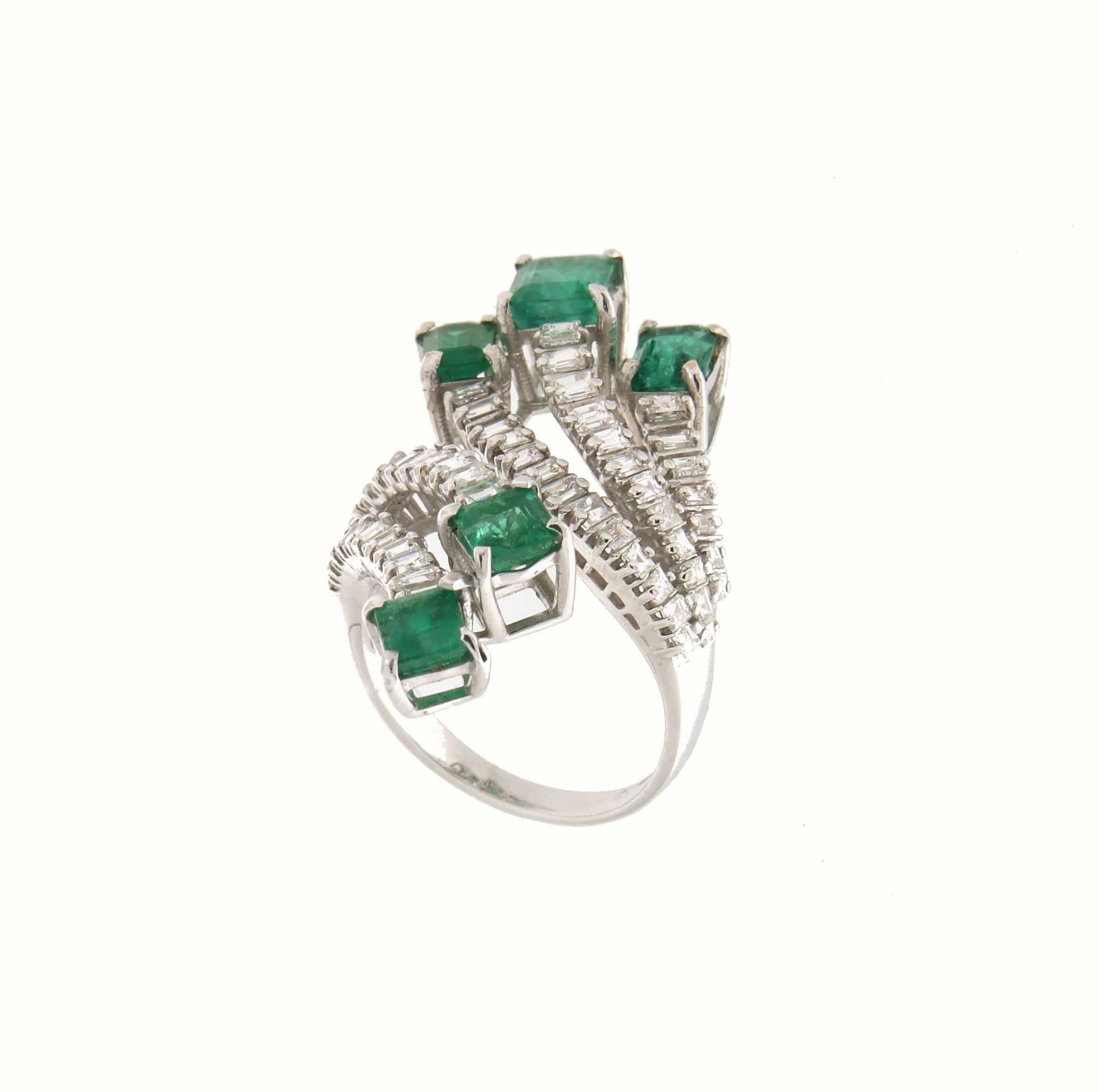 Handcraft 18 Karat White Gold Diamonds Emeralds Cocktail Ring For Sale 2